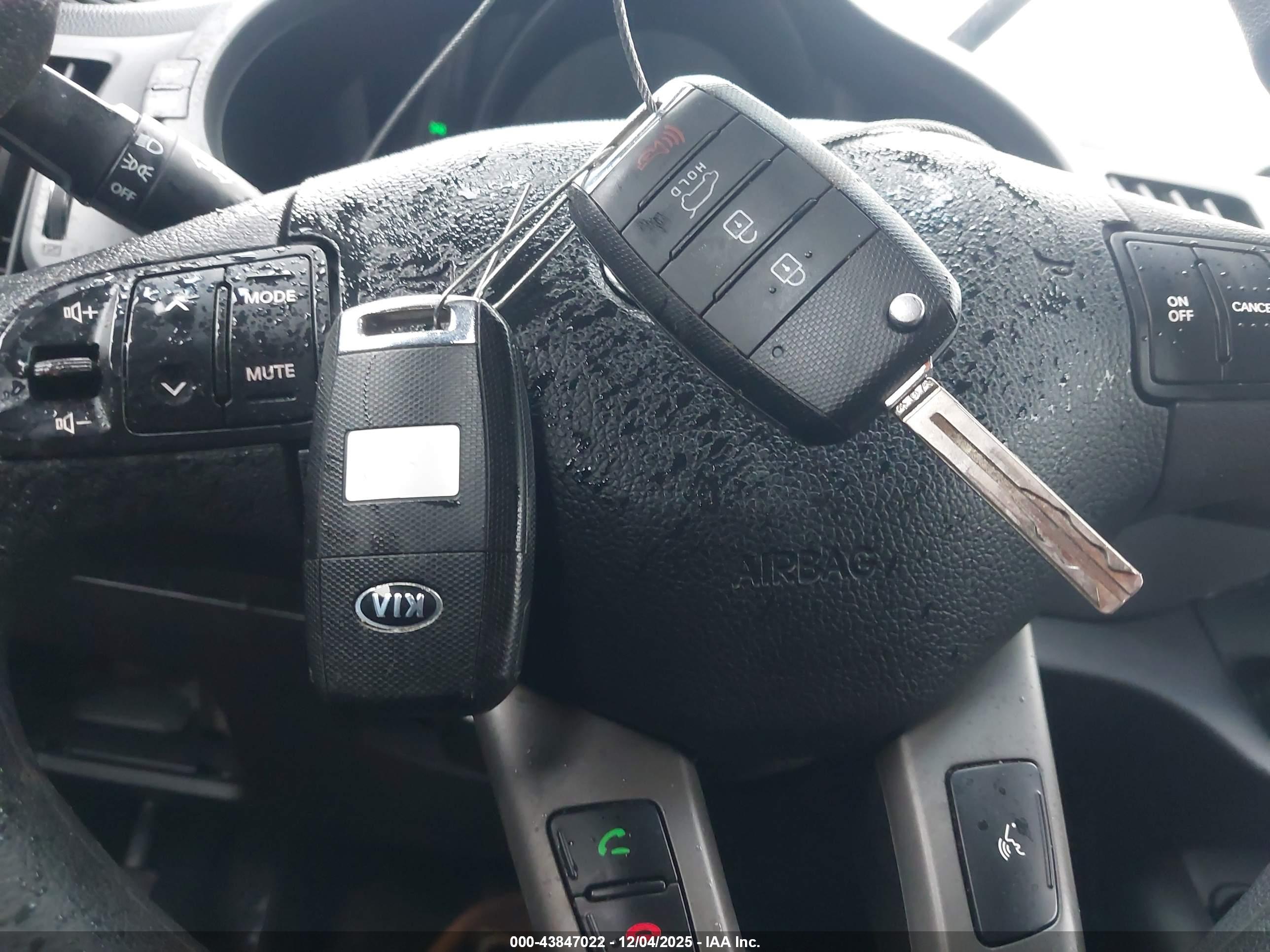 KIA SPORTAGE image 11