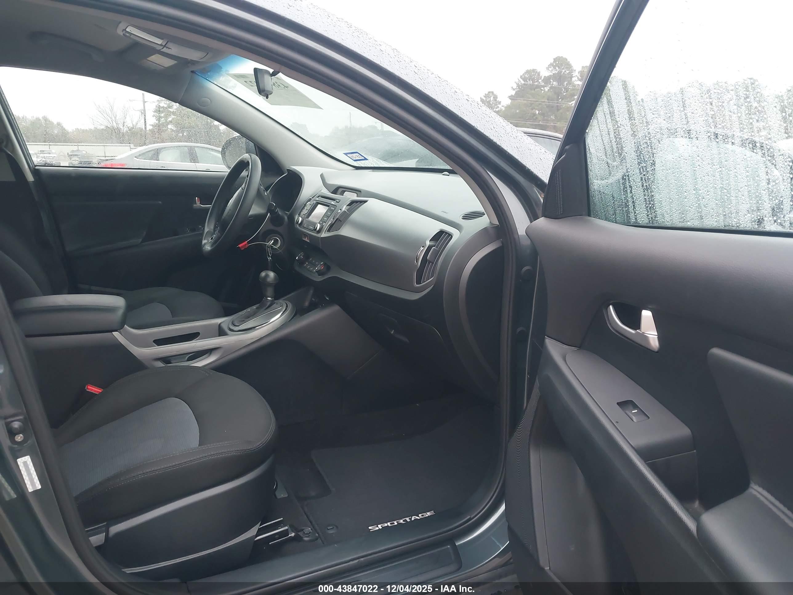 KIA SPORTAGE image 5