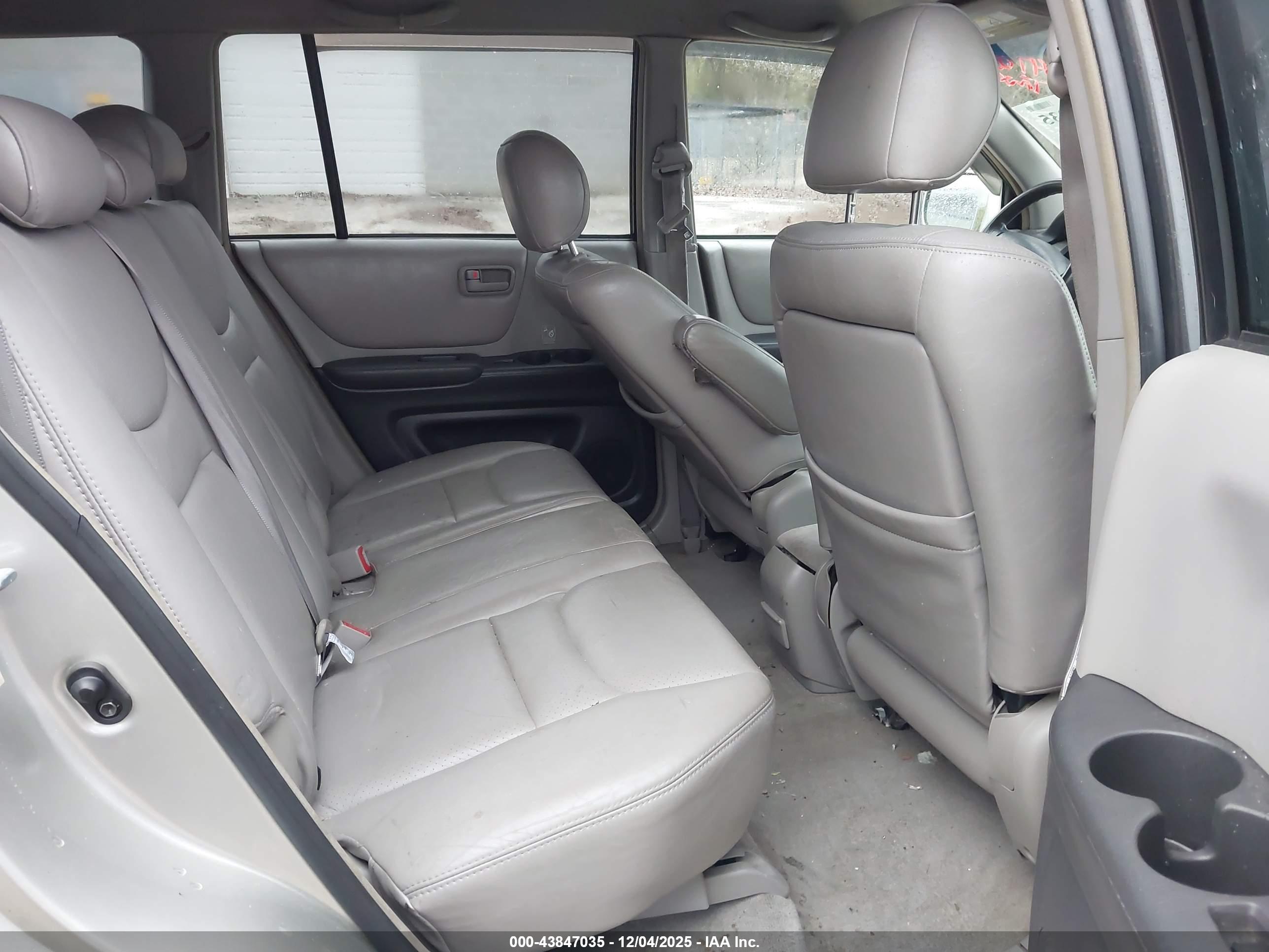 TOYOTA HIGHLANDER image 8