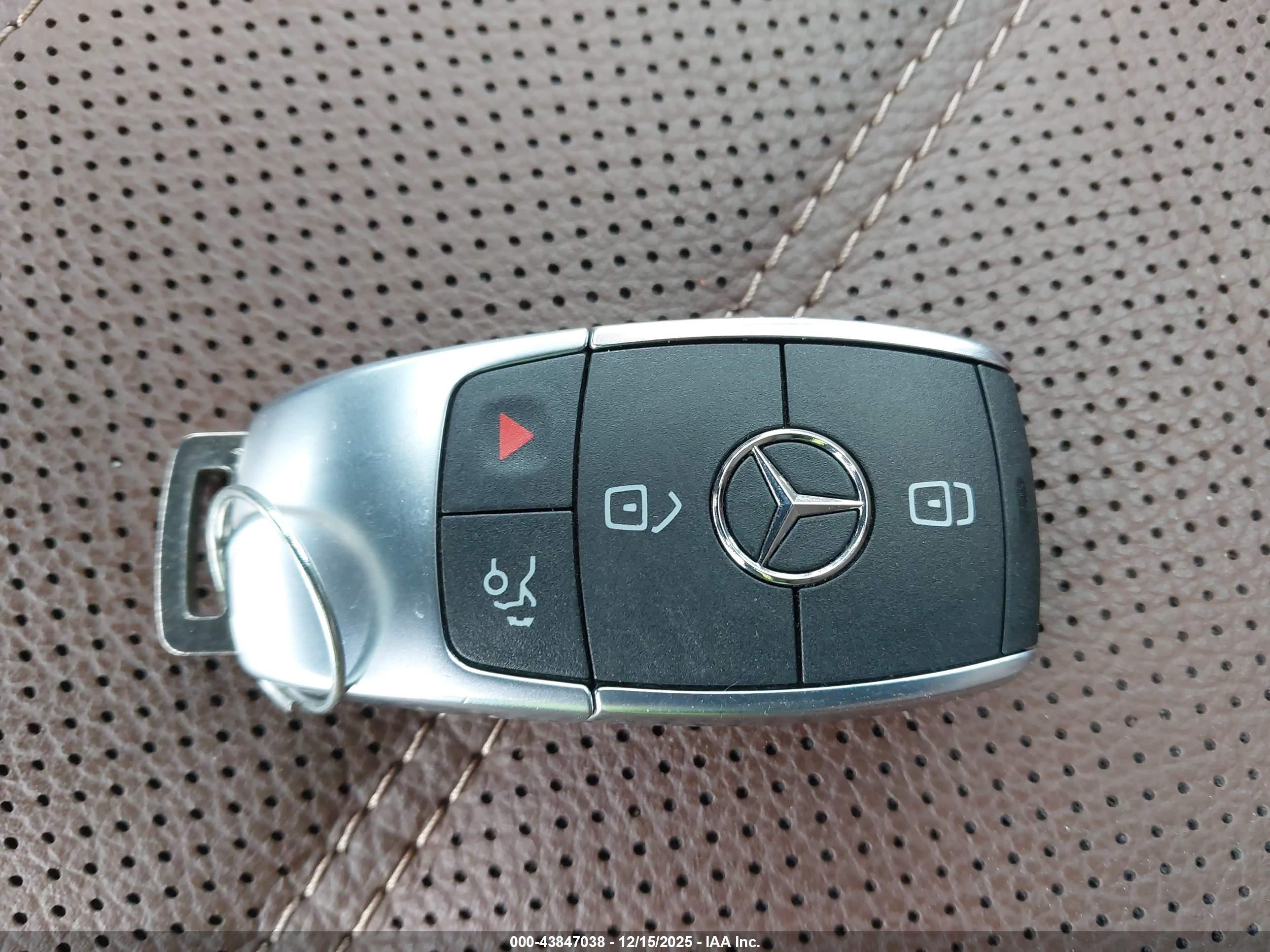 MERCEDES-BENZ GLS image 11