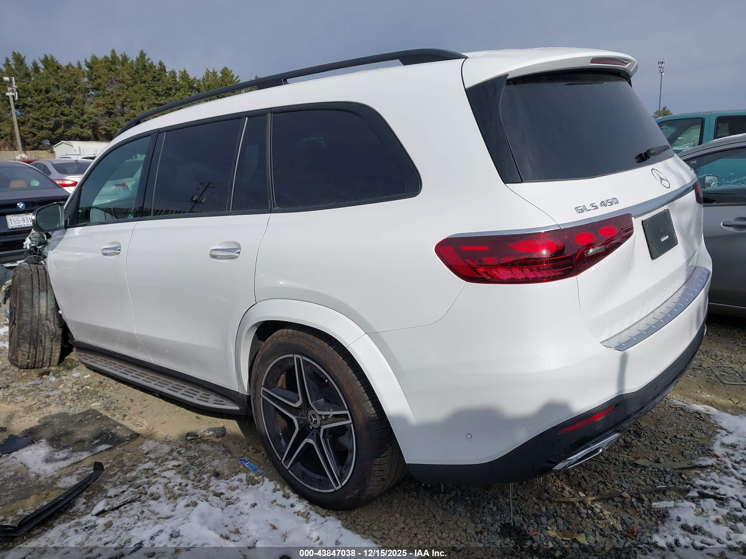 MERCEDES-BENZ GLS image 3