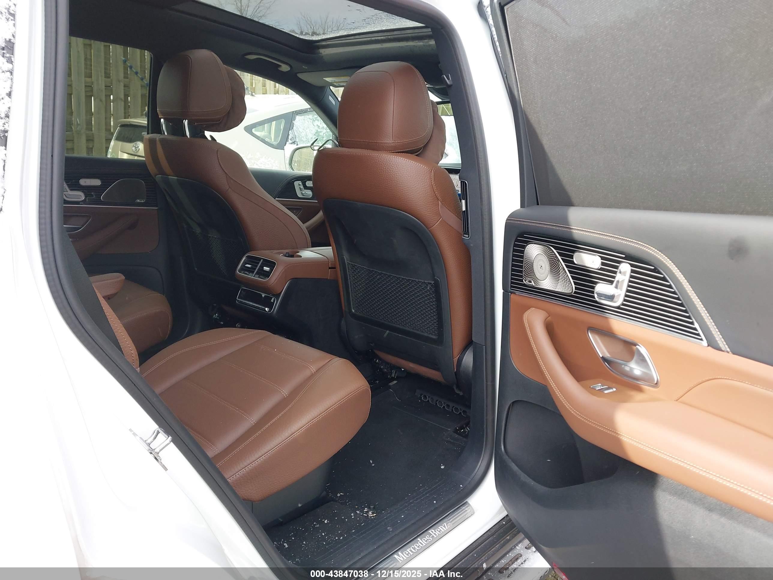 MERCEDES-BENZ GLS image 8