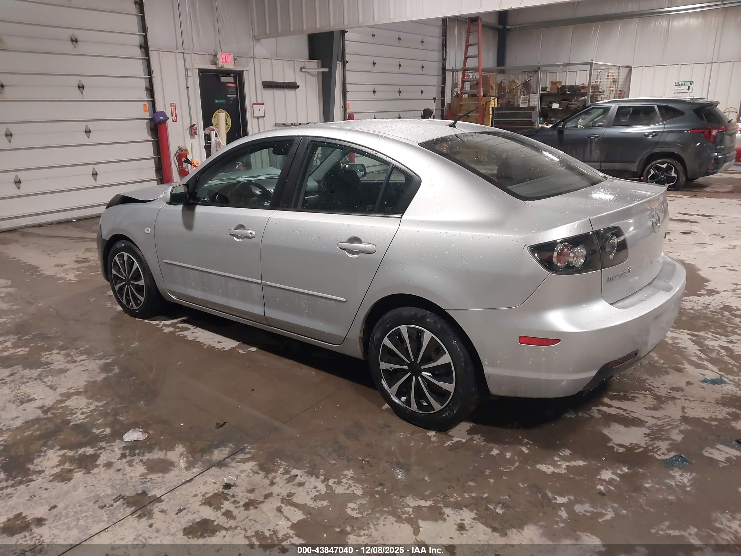 MAZDA MAZDA3 image 3