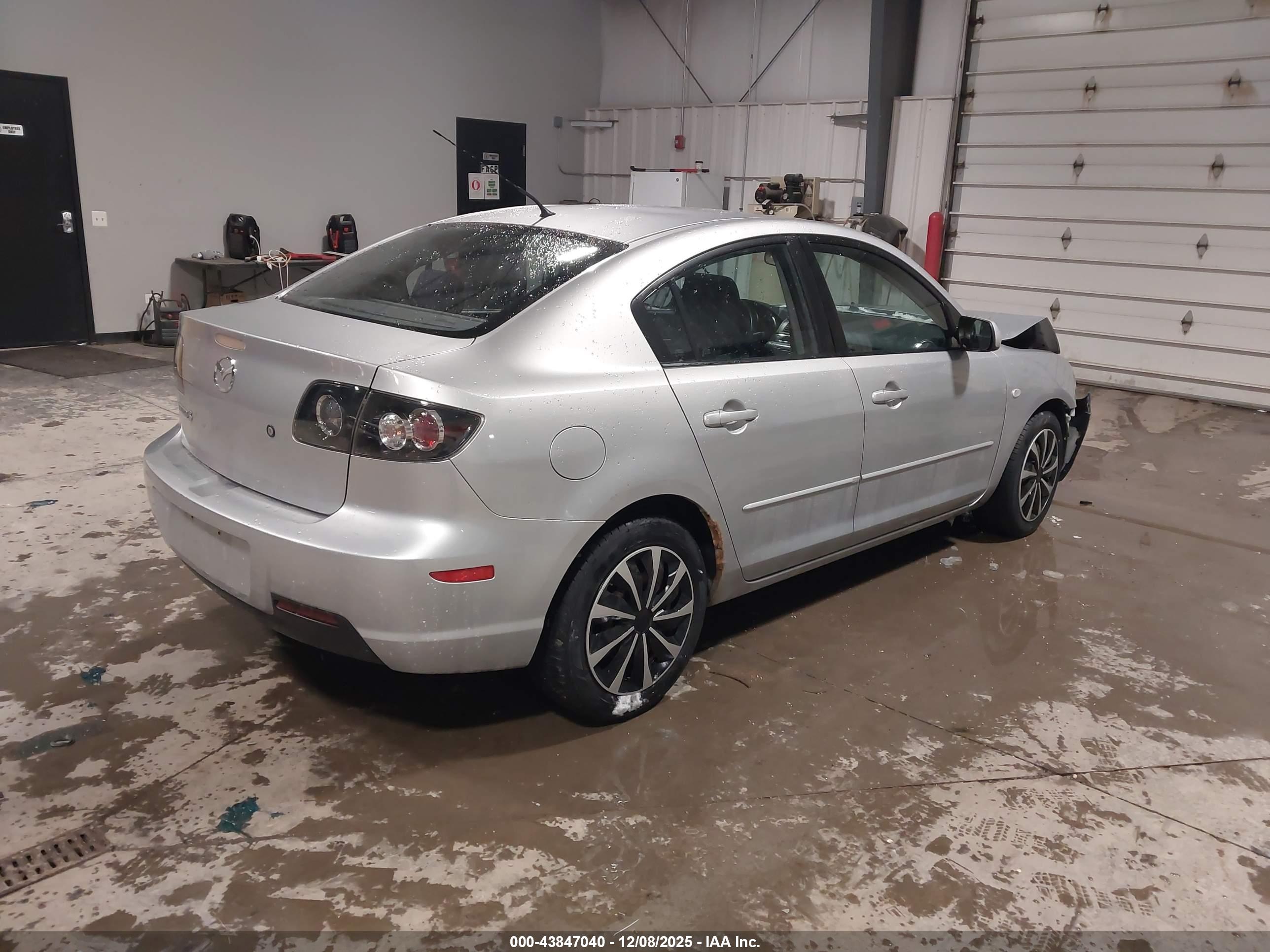 MAZDA MAZDA3 image 4