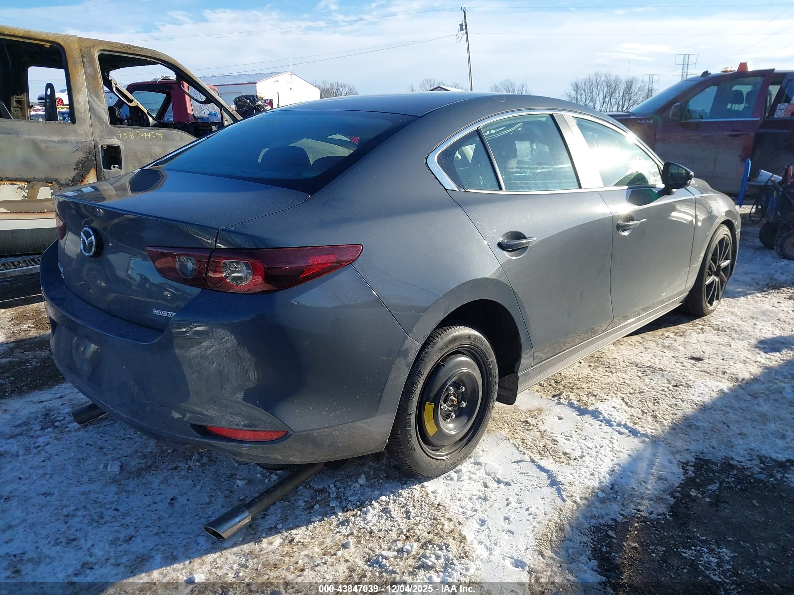 MAZDA MAZDA3 image 4