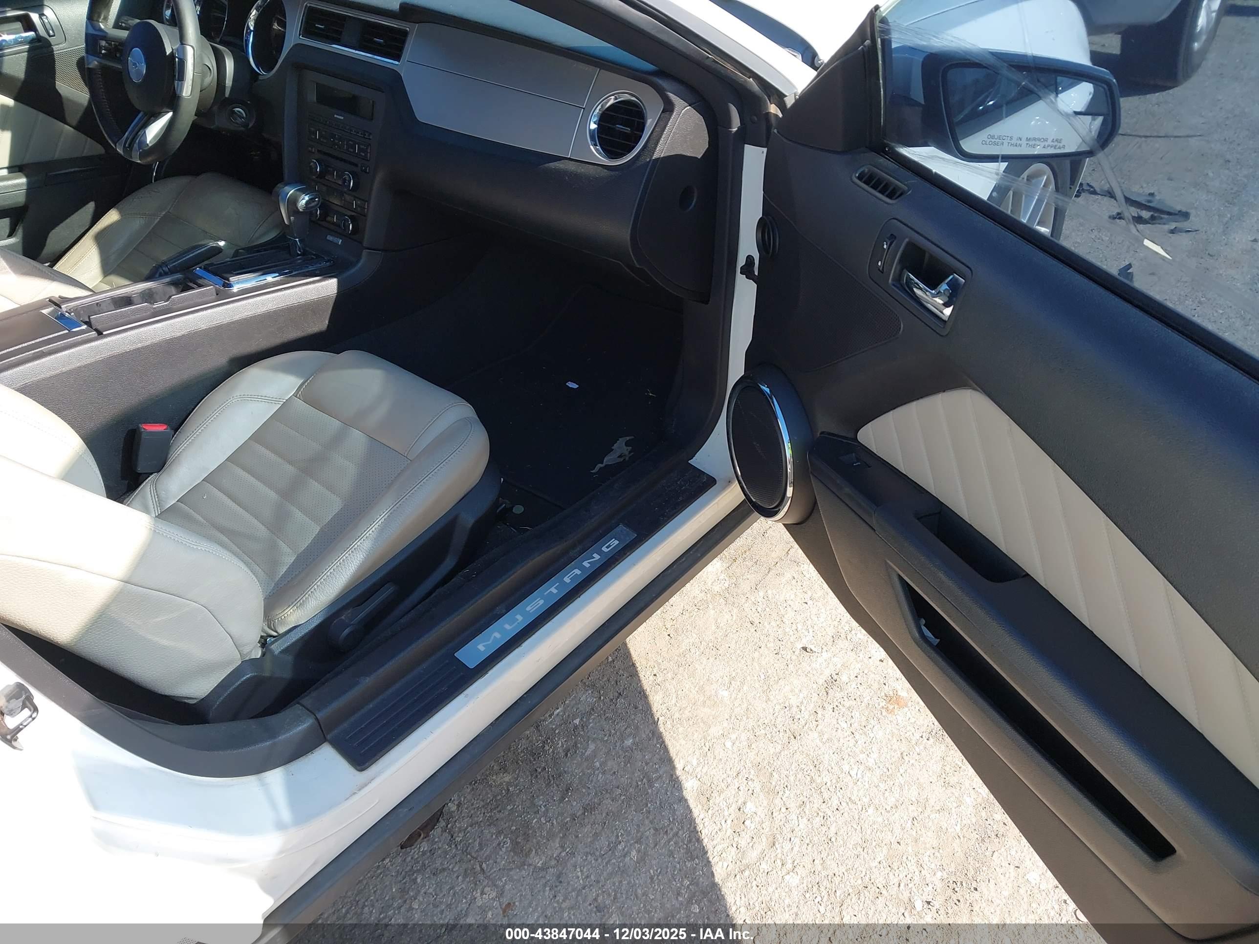FORD MUSTANG image 5