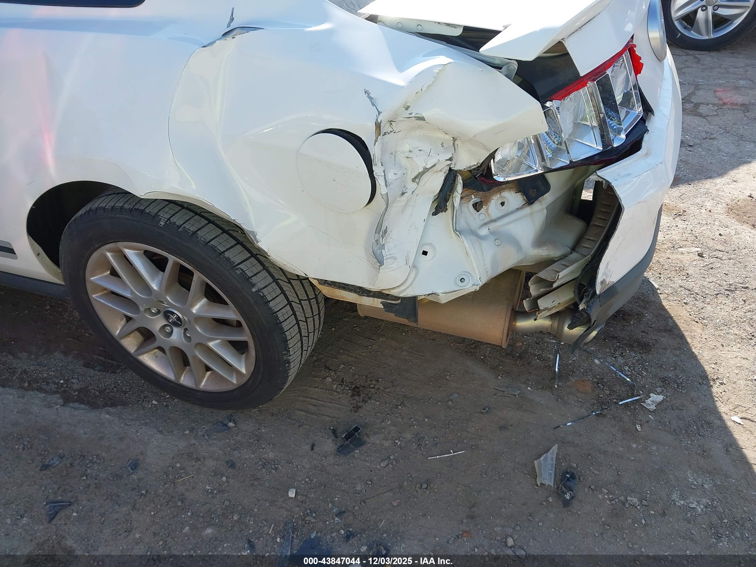 FORD MUSTANG image 6