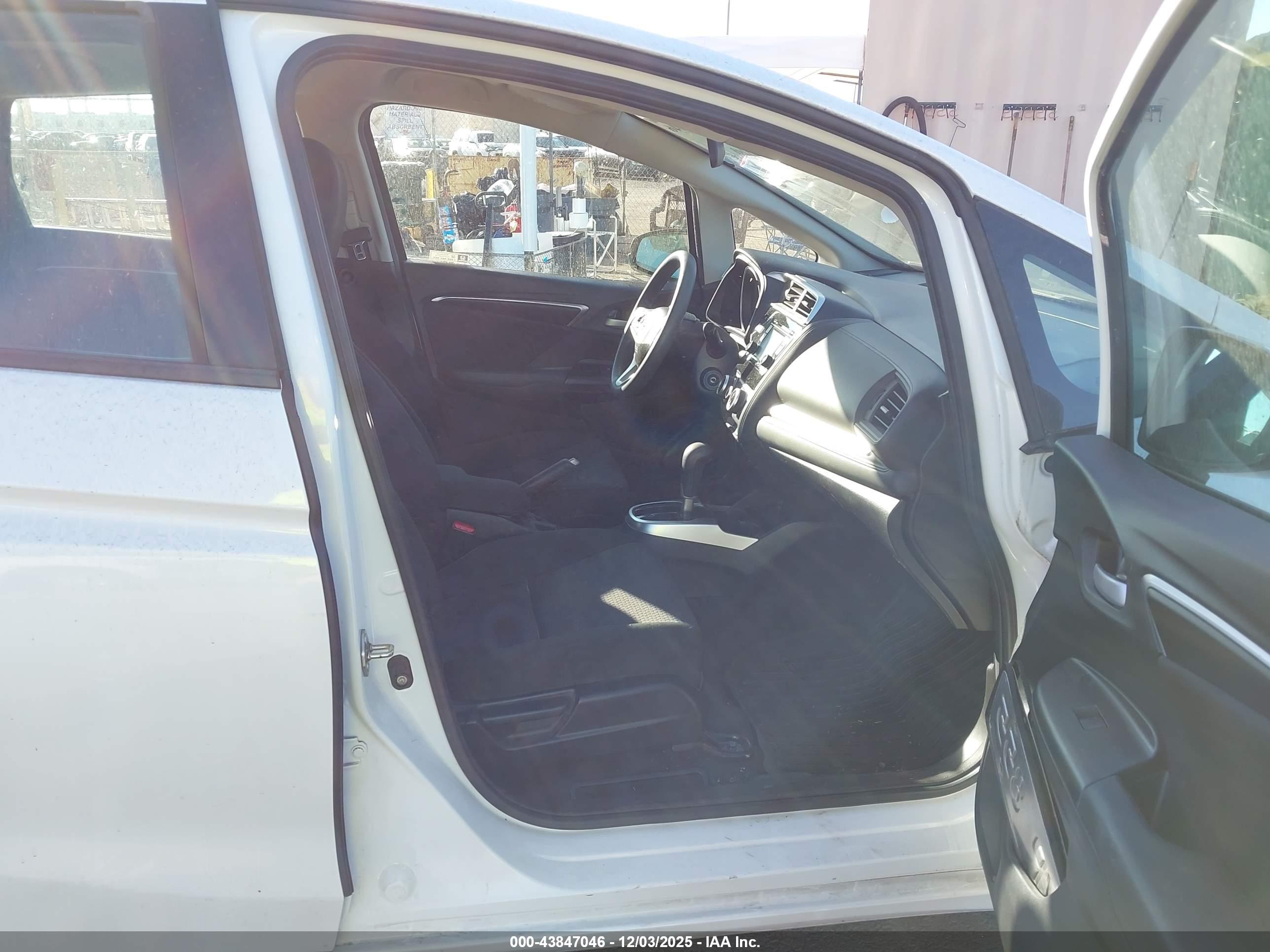 HONDA FIT image 5