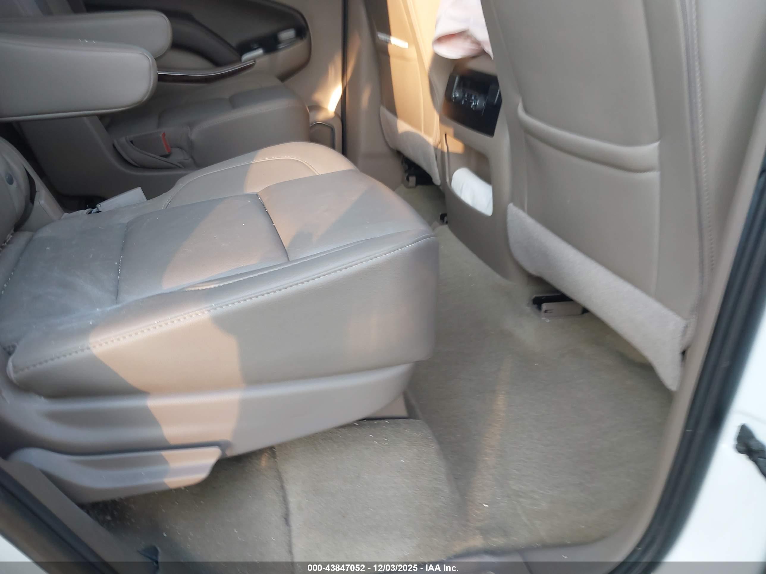 CHEVROLET TAHOE image 8