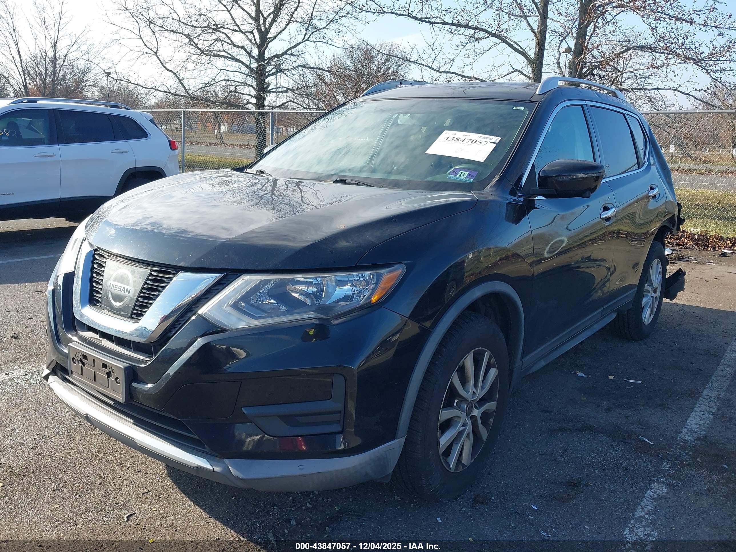 NISSAN ROGUE image 2