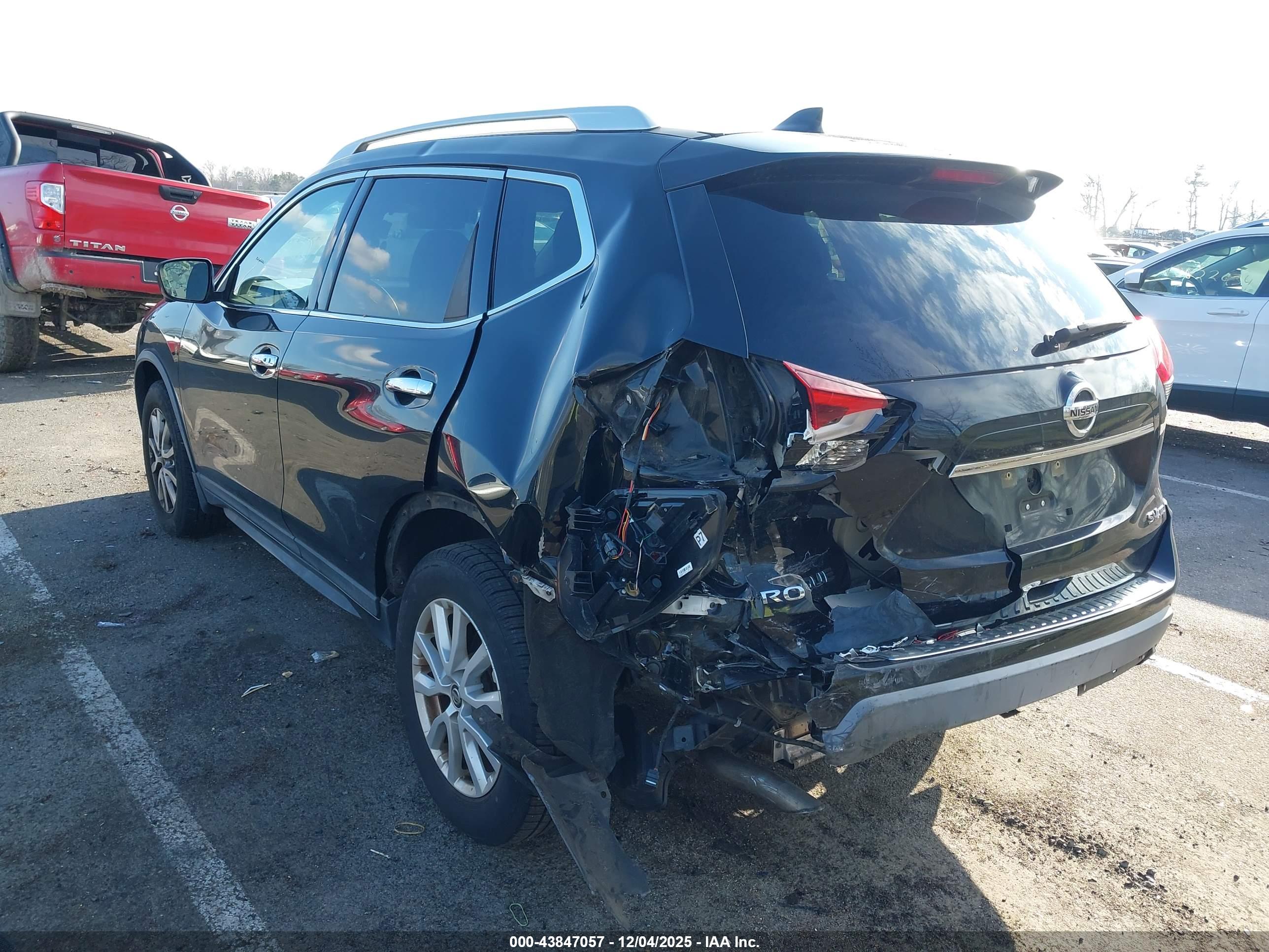 NISSAN ROGUE image 3