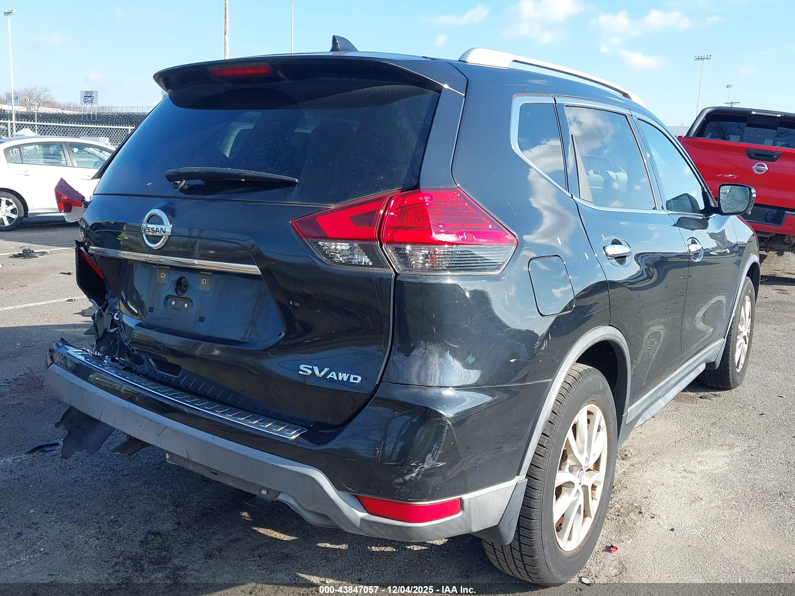 NISSAN ROGUE image 4