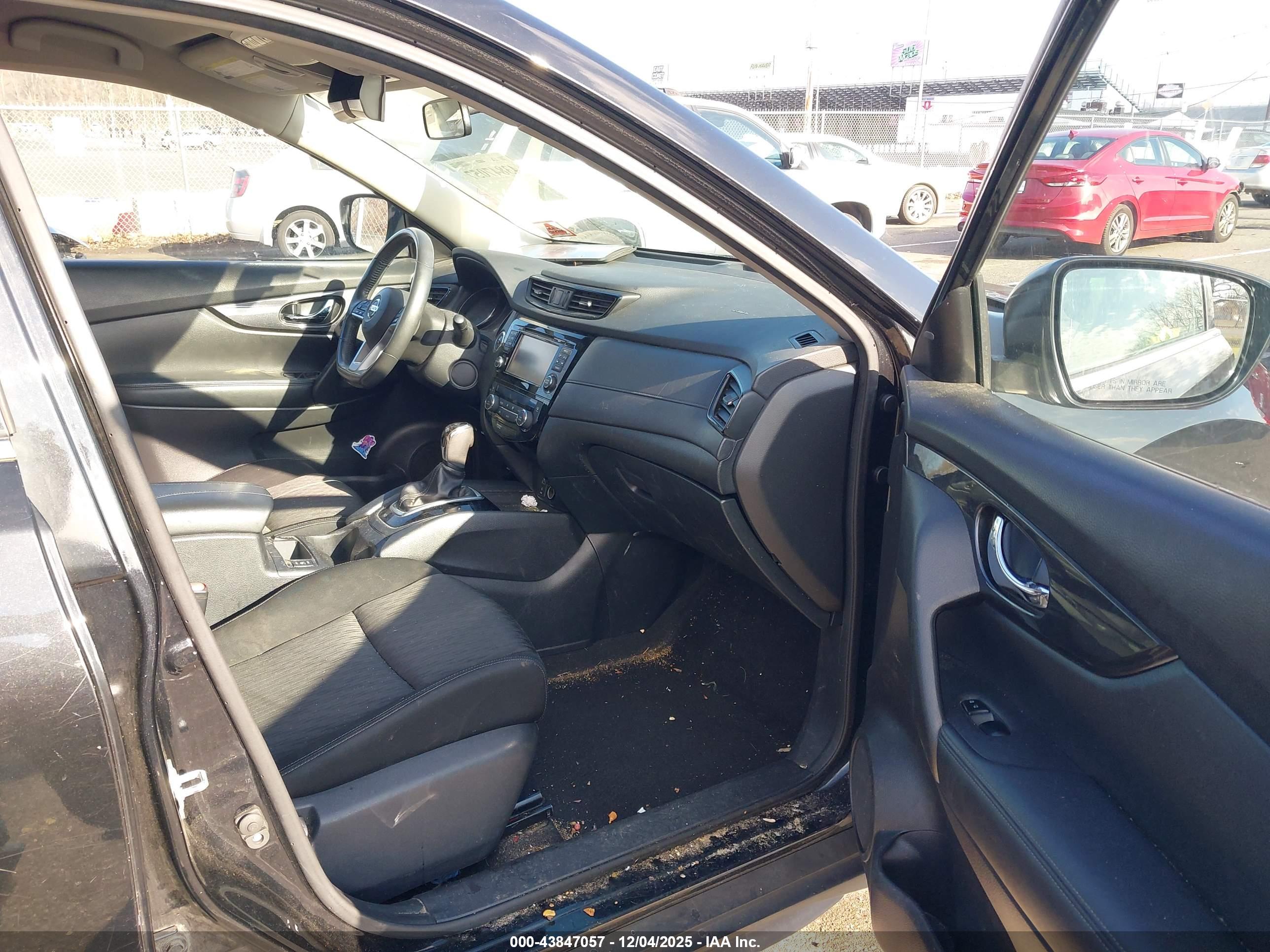 NISSAN ROGUE image 5