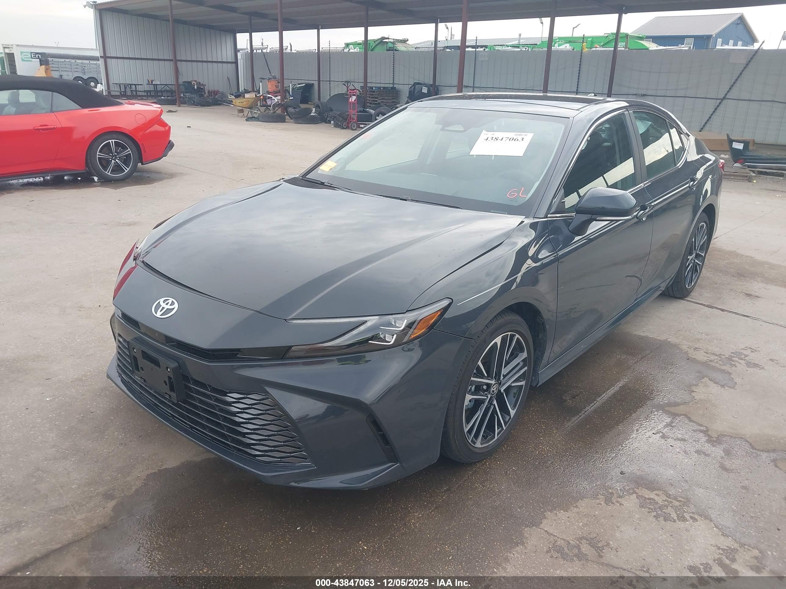 TOYOTA CAMRY image 2