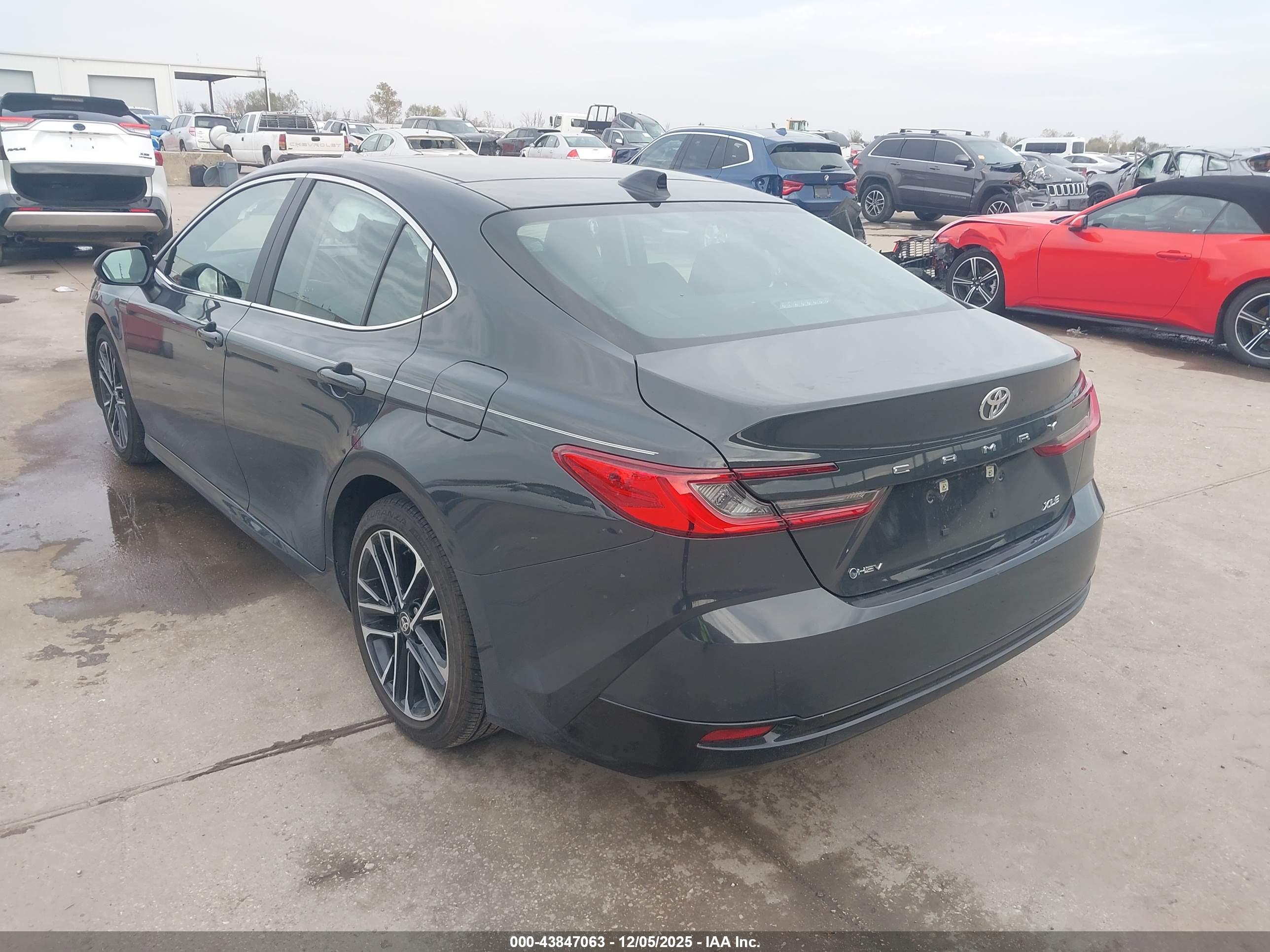 TOYOTA CAMRY image 3