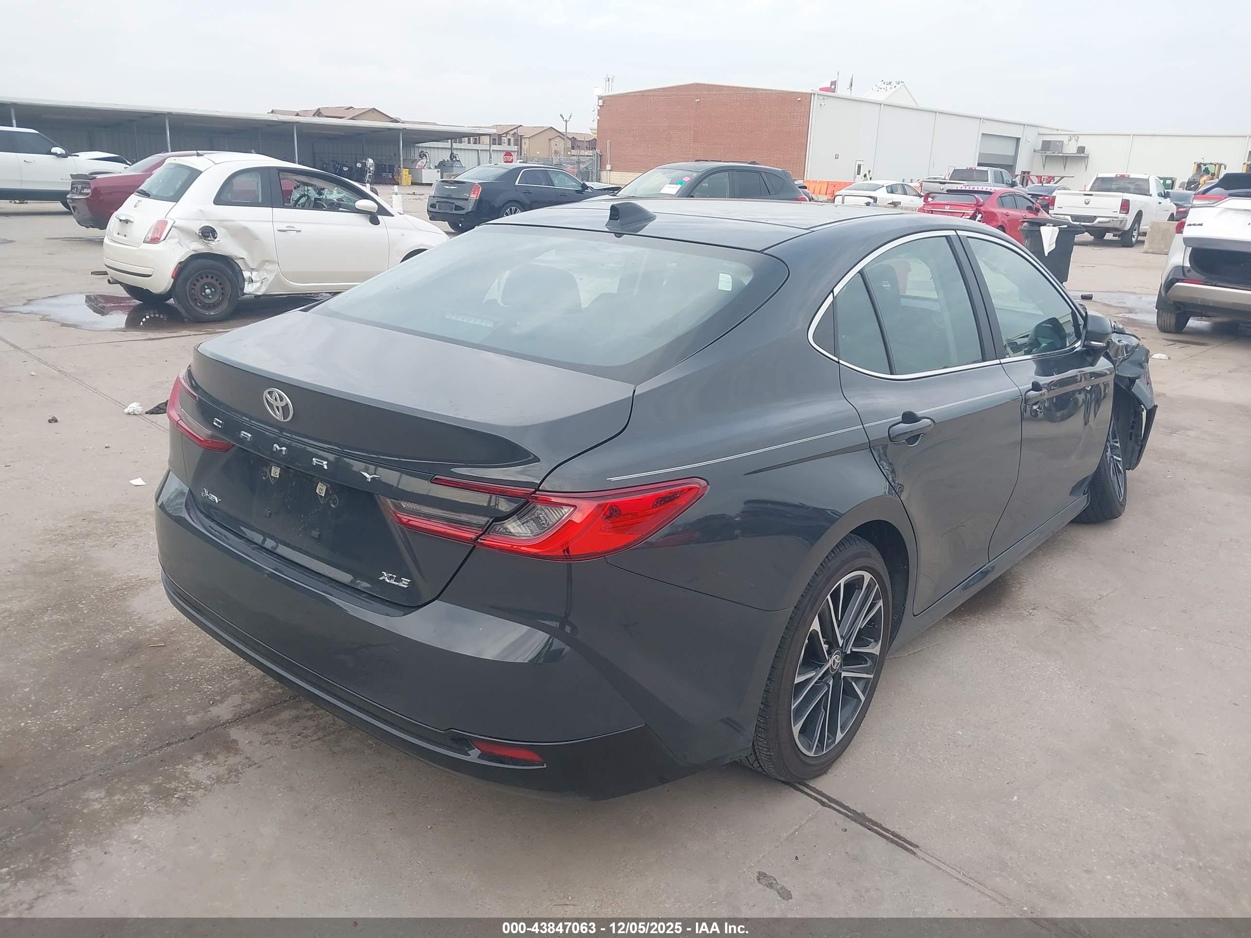 TOYOTA CAMRY image 4