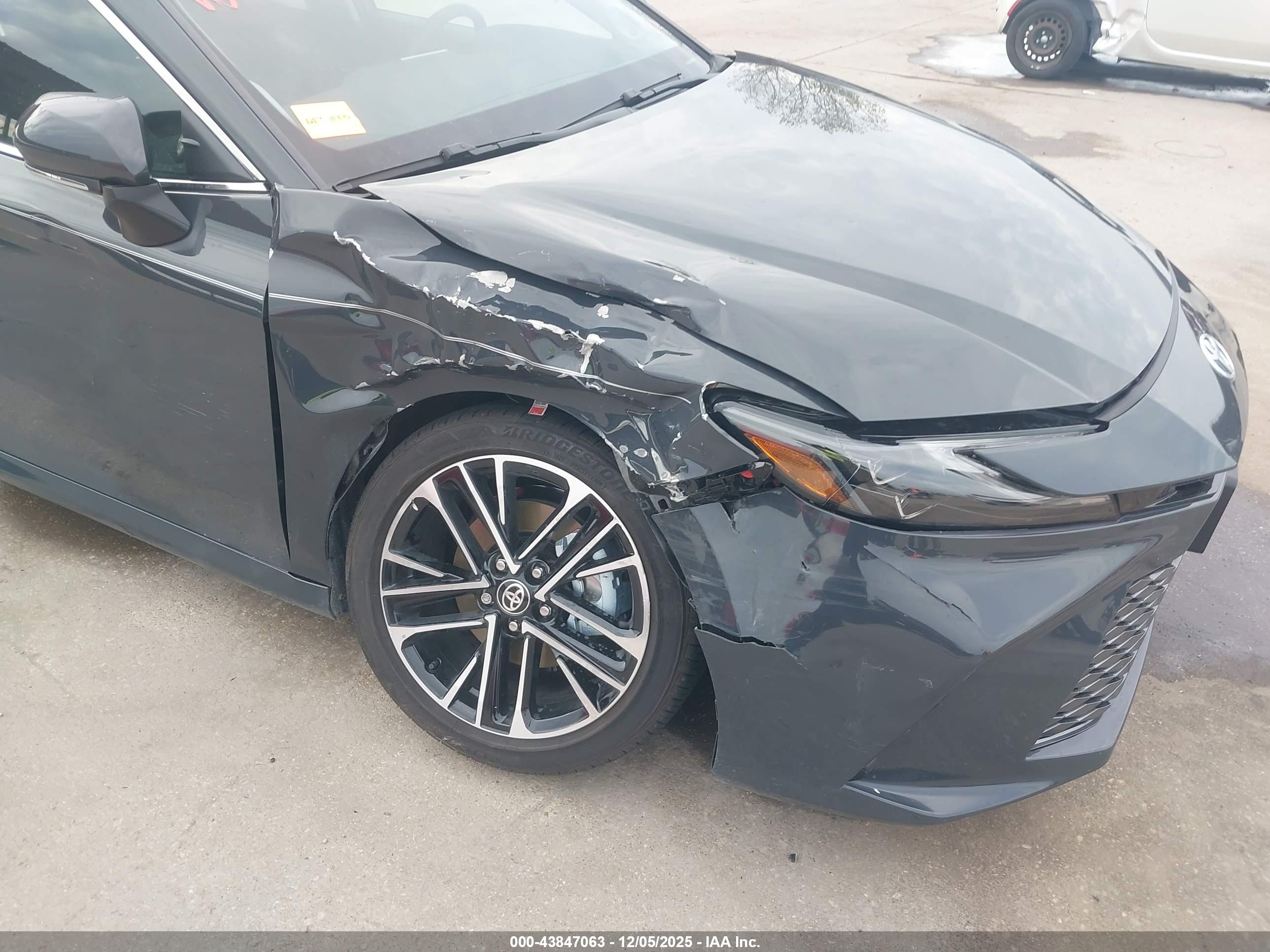 TOYOTA CAMRY image 6