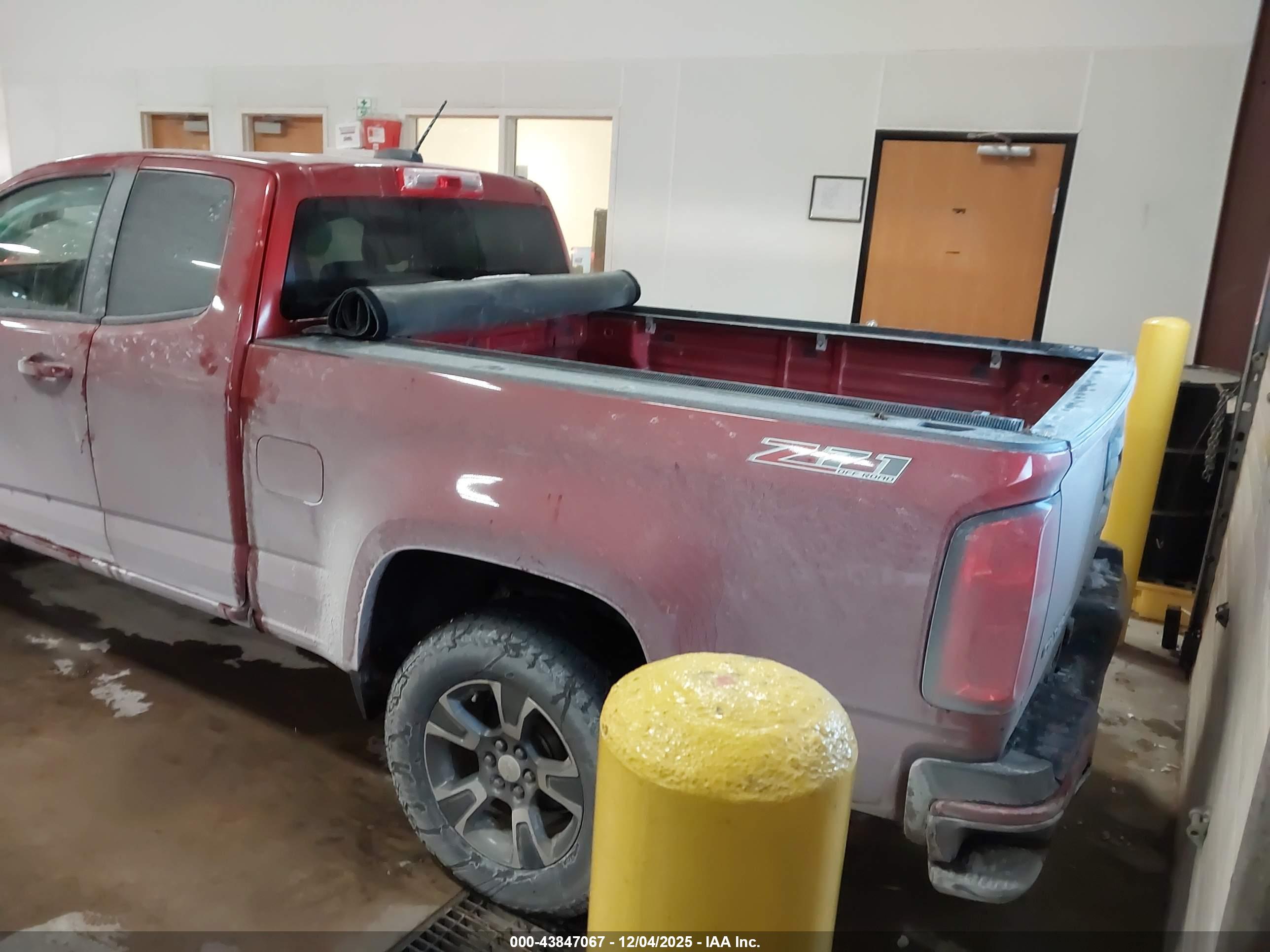 CHEVROLET COLORADO image 3