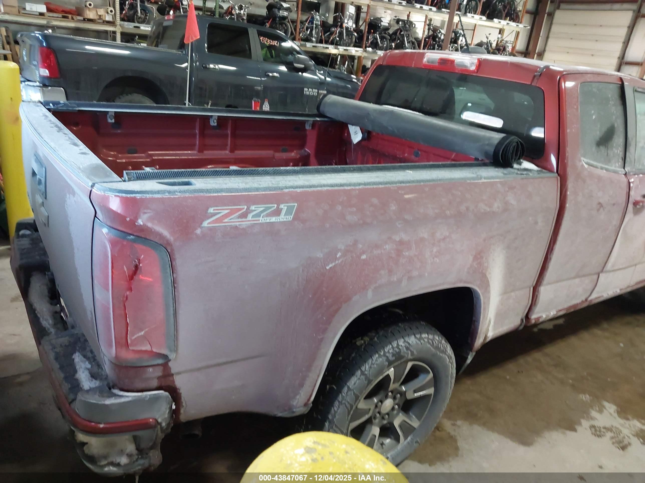 CHEVROLET COLORADO image 4