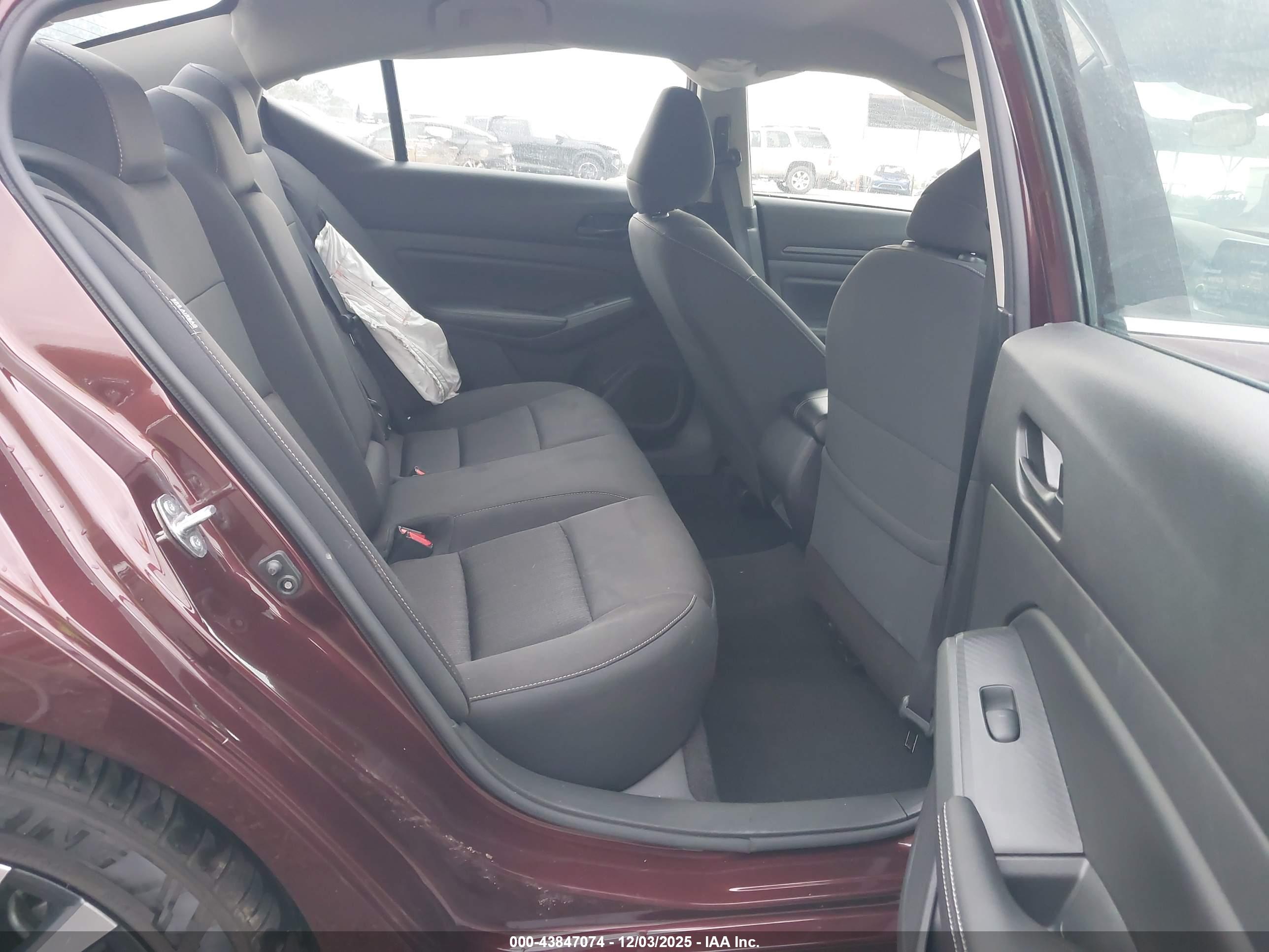 NISSAN ALTIMA image 8