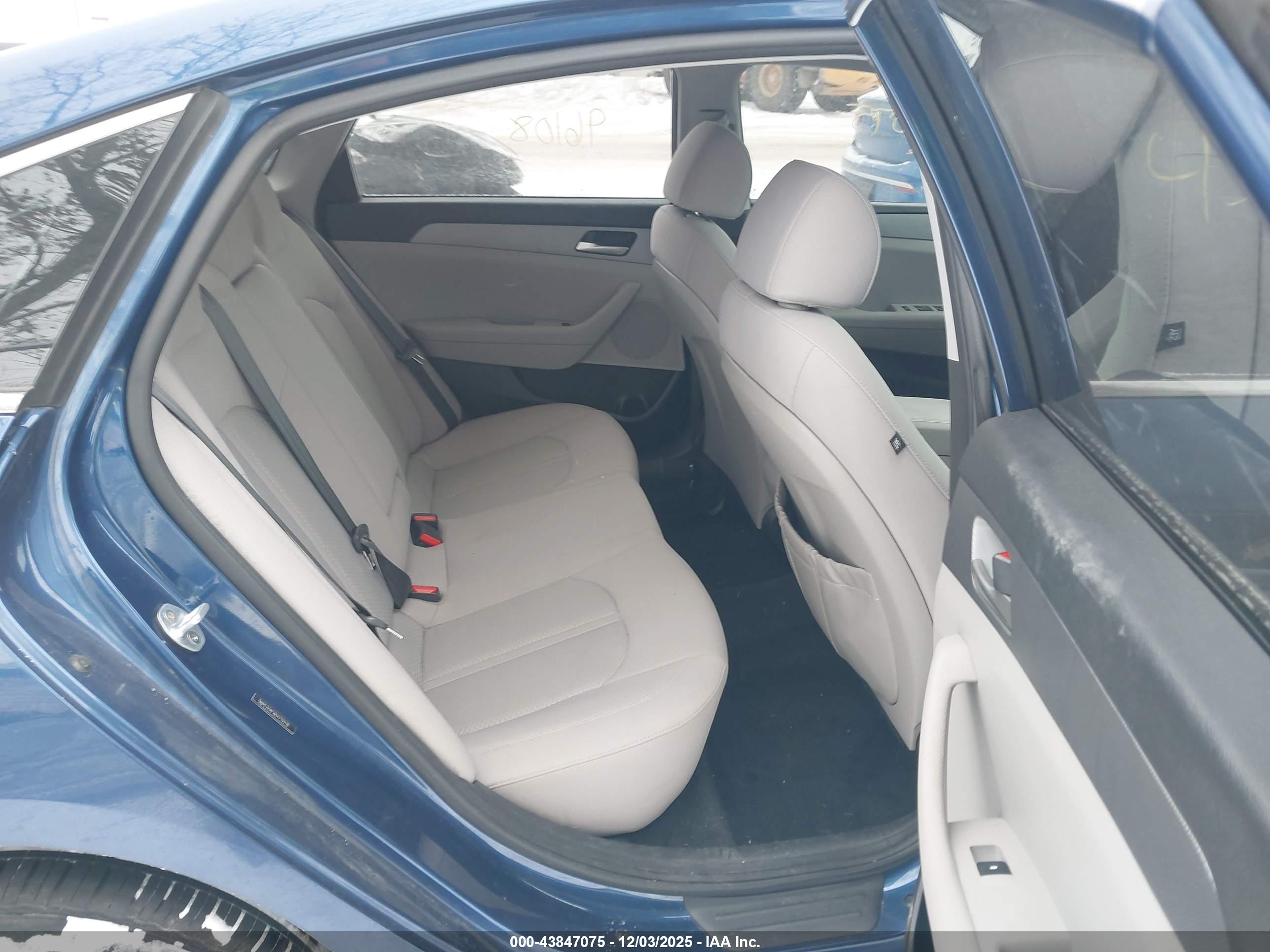 HYUNDAI SONATA image 8
