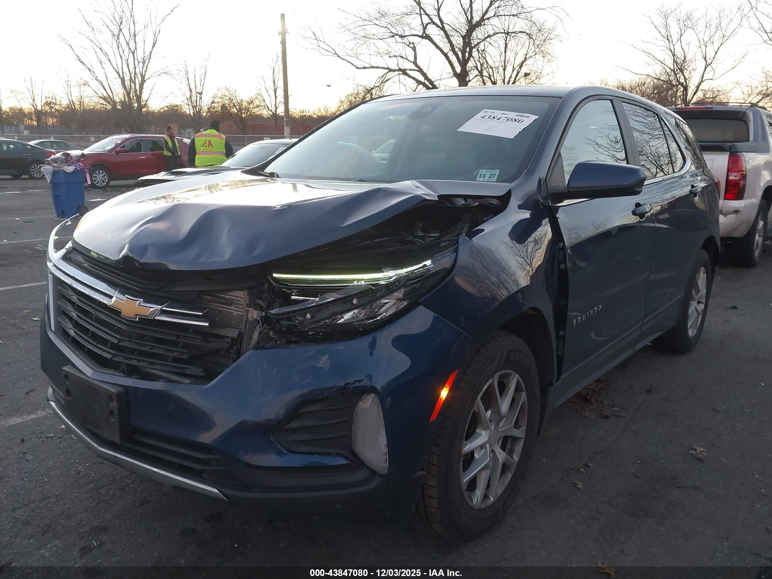CHEVROLET EQUINOX image 2