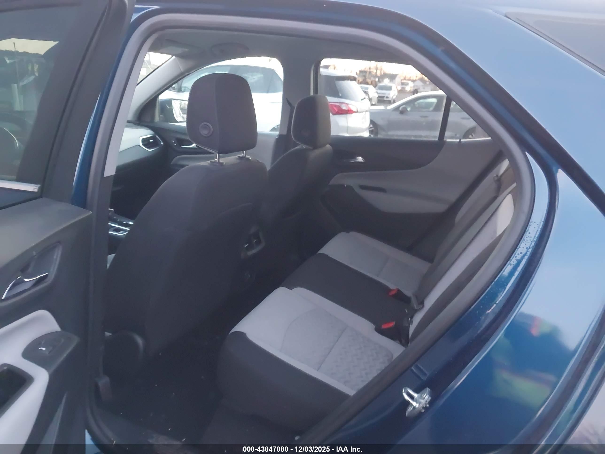 CHEVROLET EQUINOX image 8