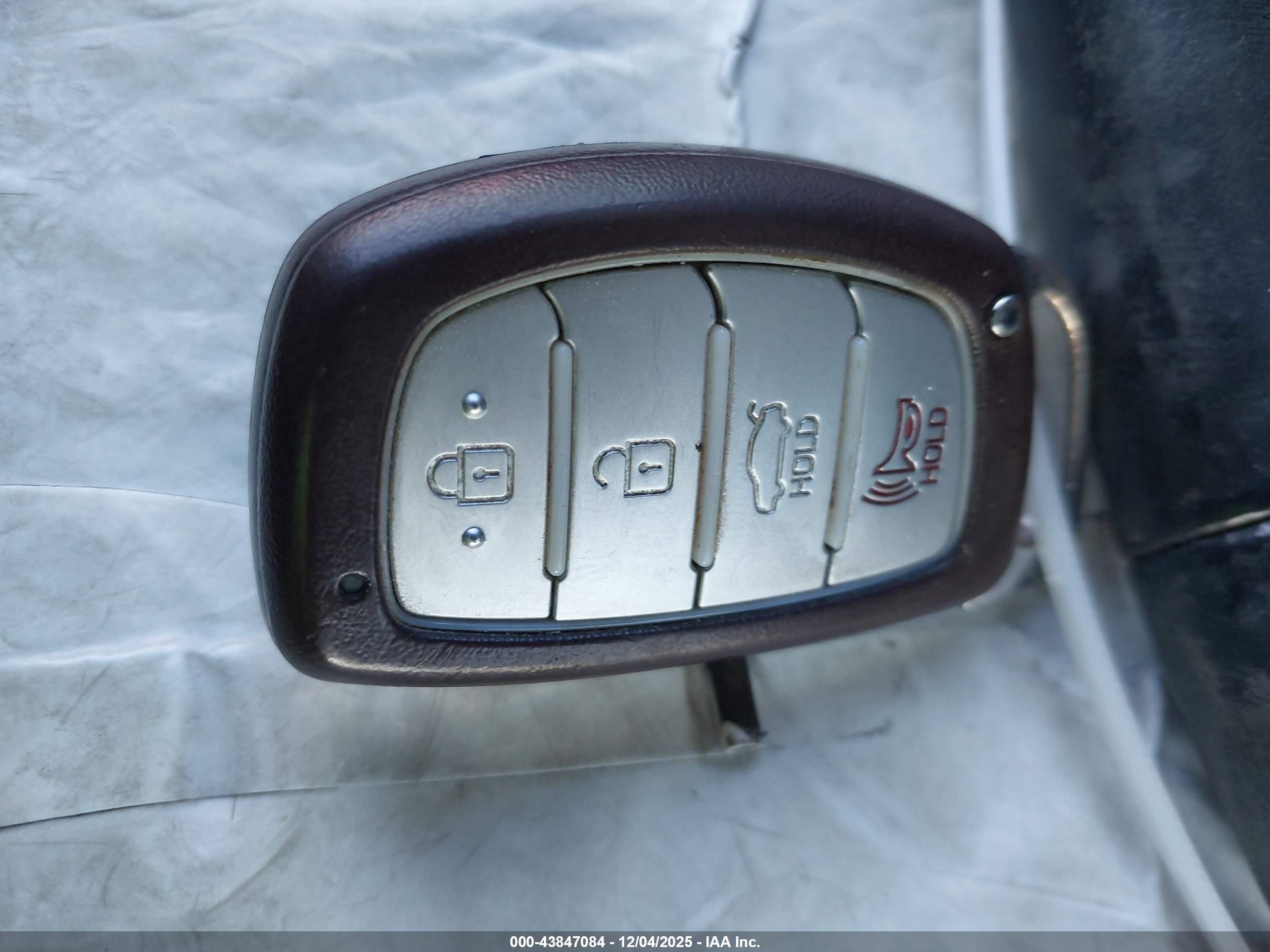 HYUNDAI SONATA image 11