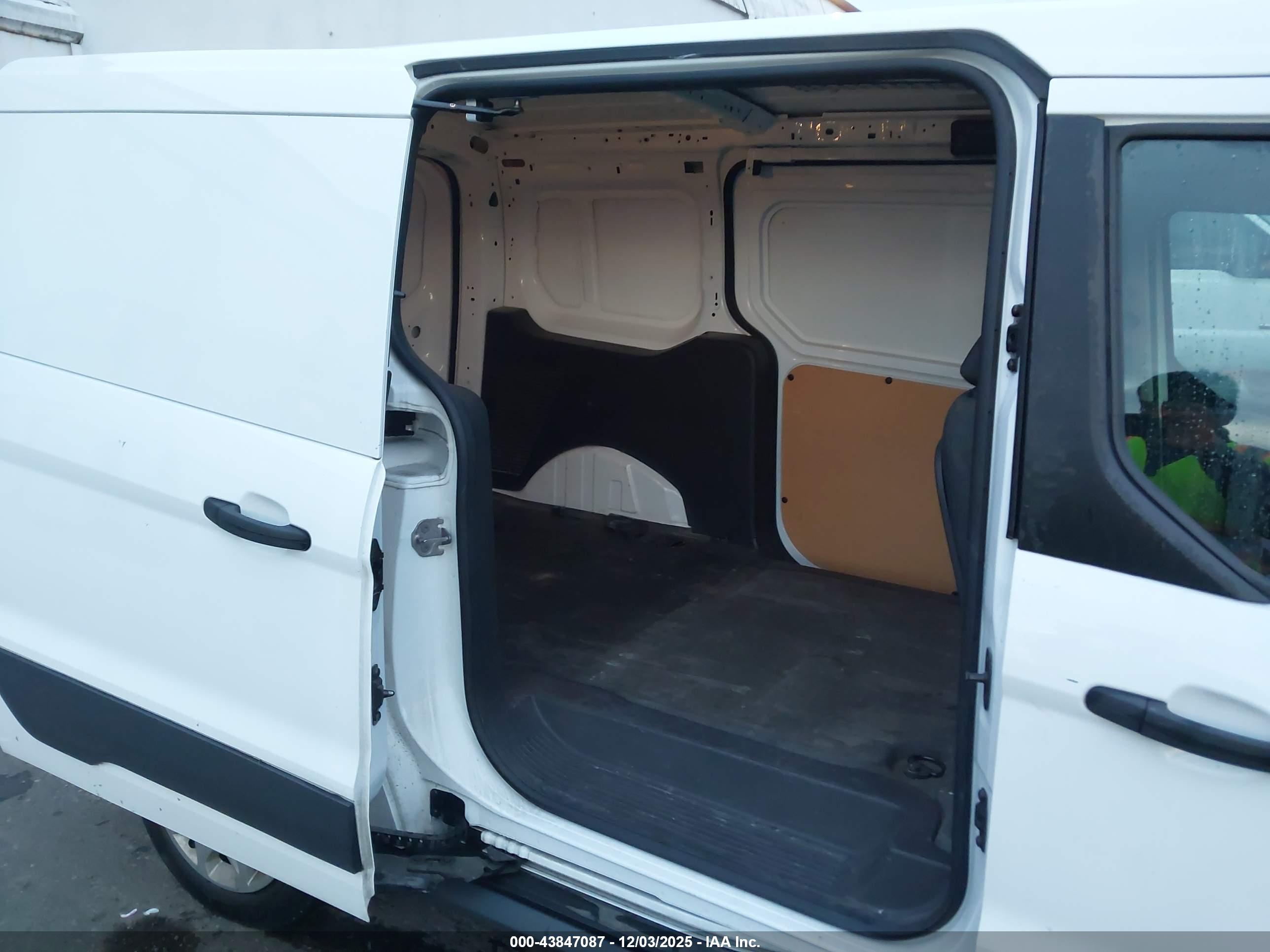 FORD TRANSIT image 8