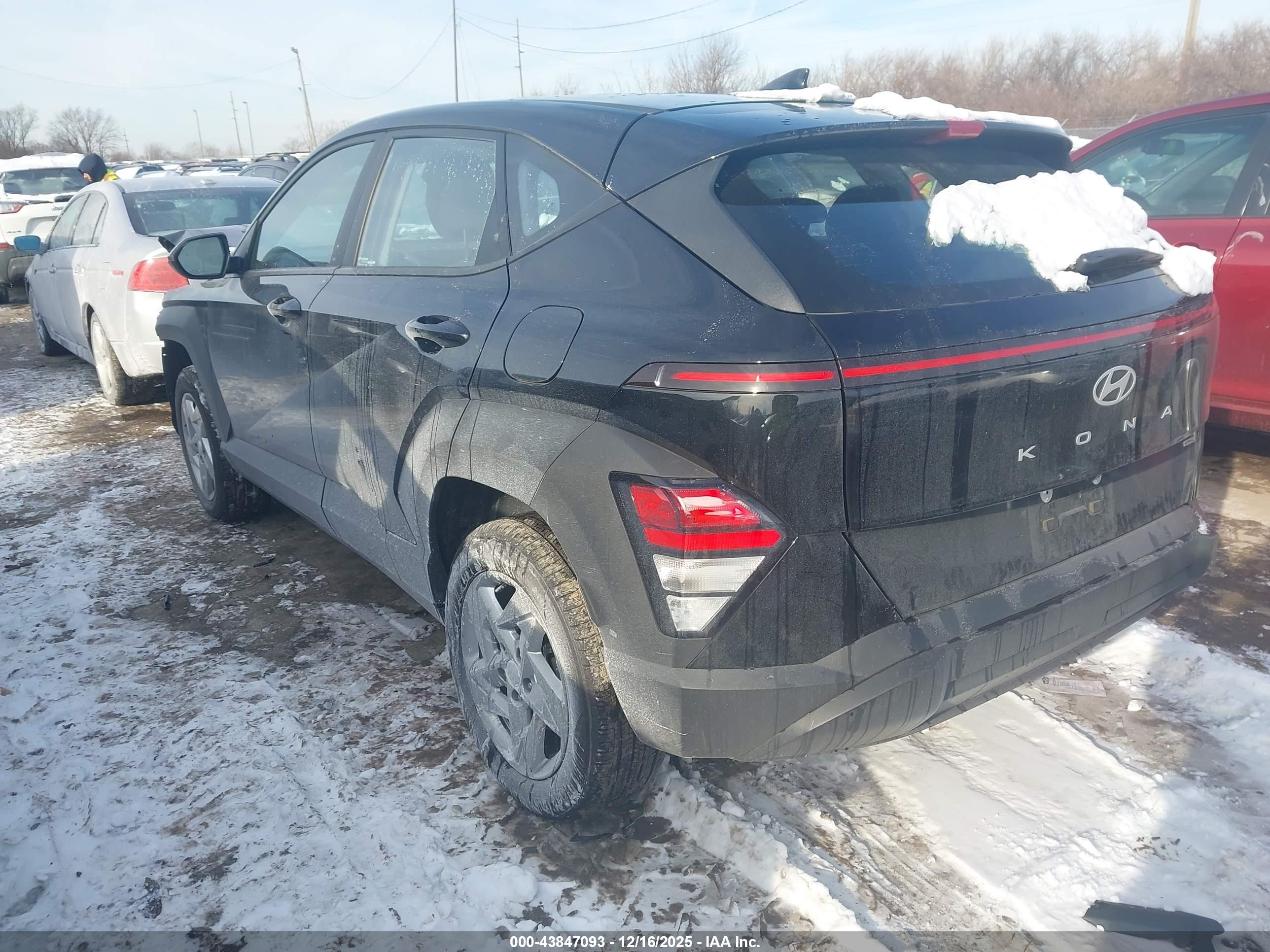 HYUNDAI KONA image 3