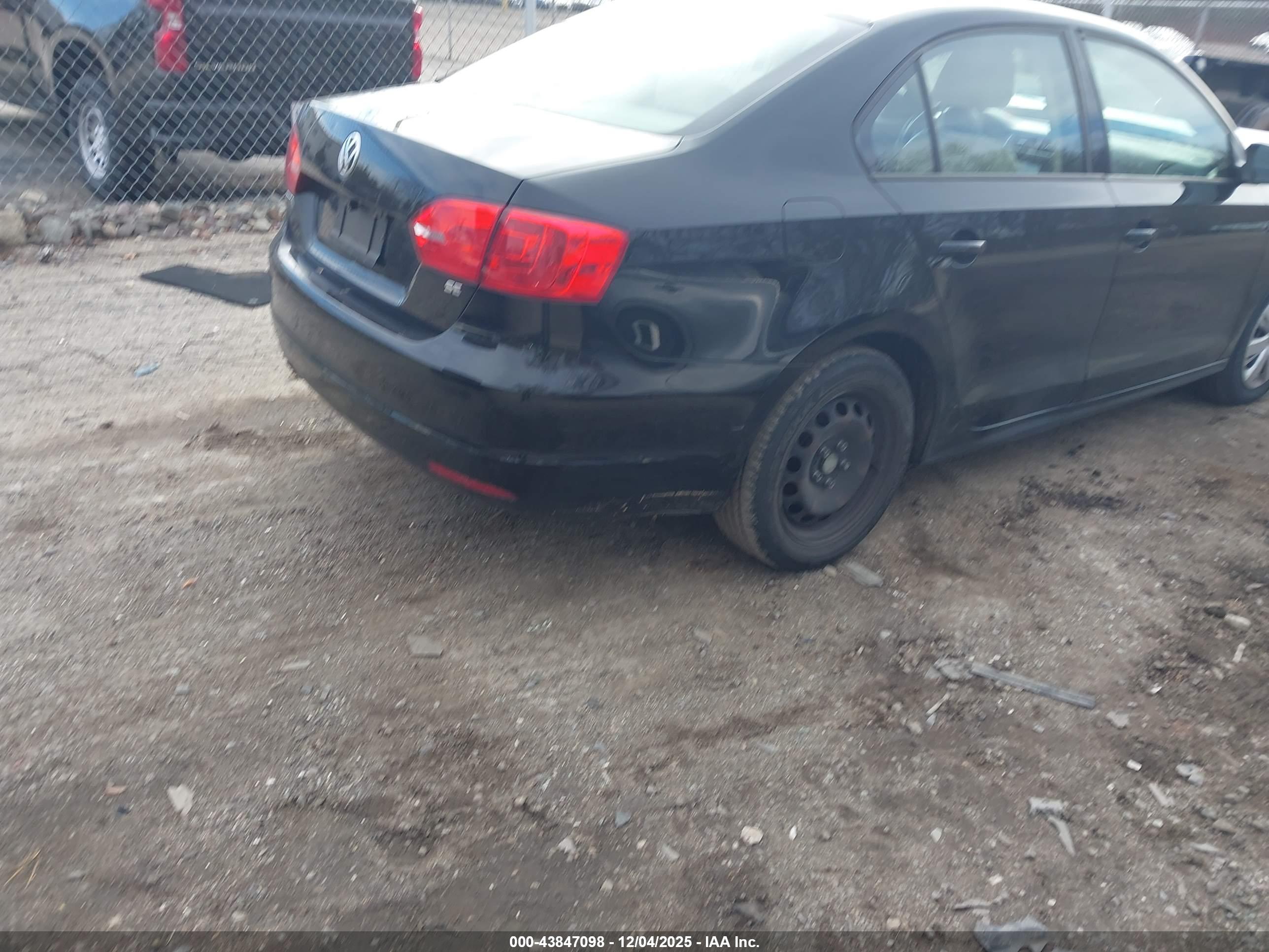 VOLKSWAGEN JETTA image 4