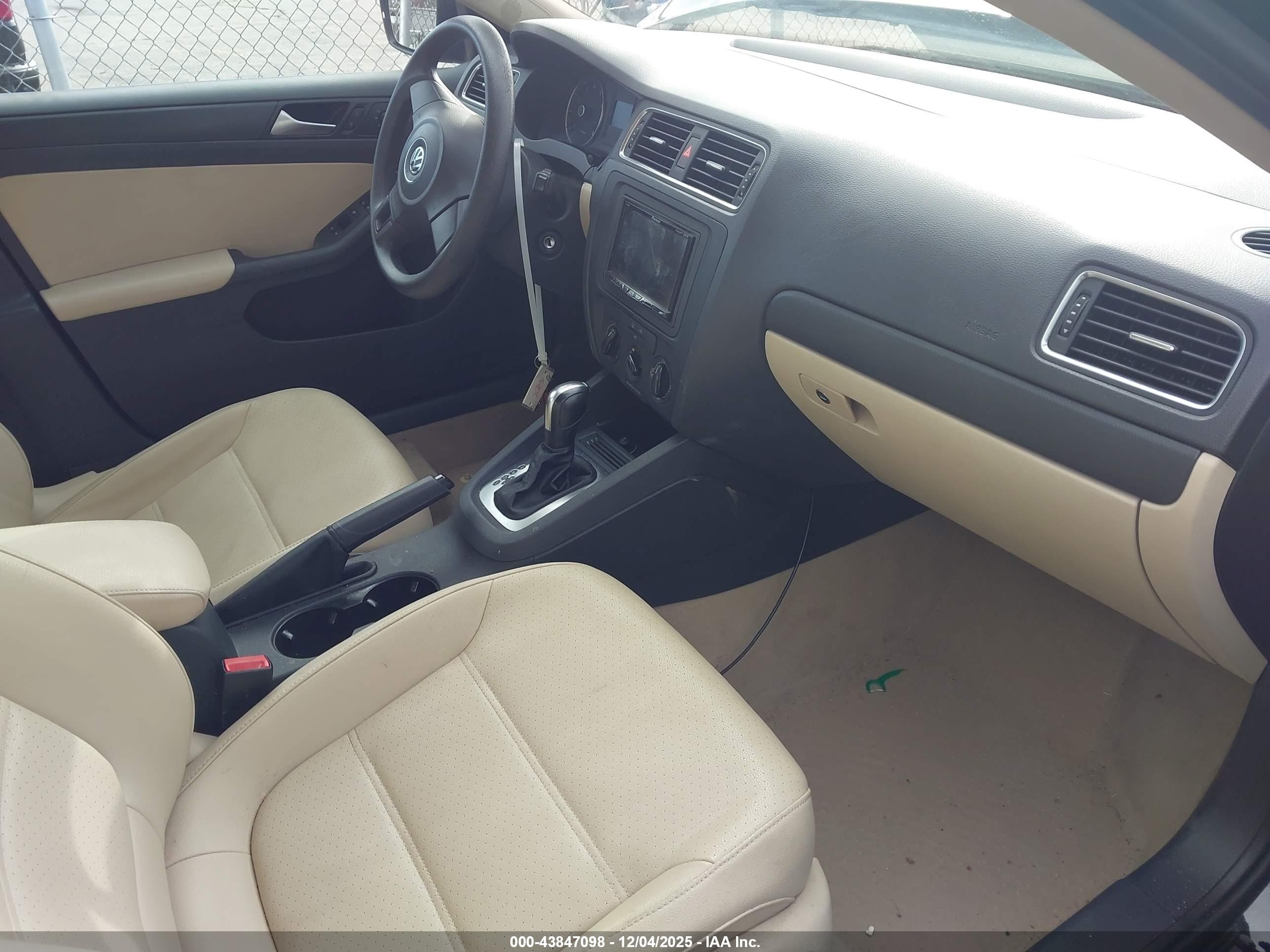 VOLKSWAGEN JETTA image 5