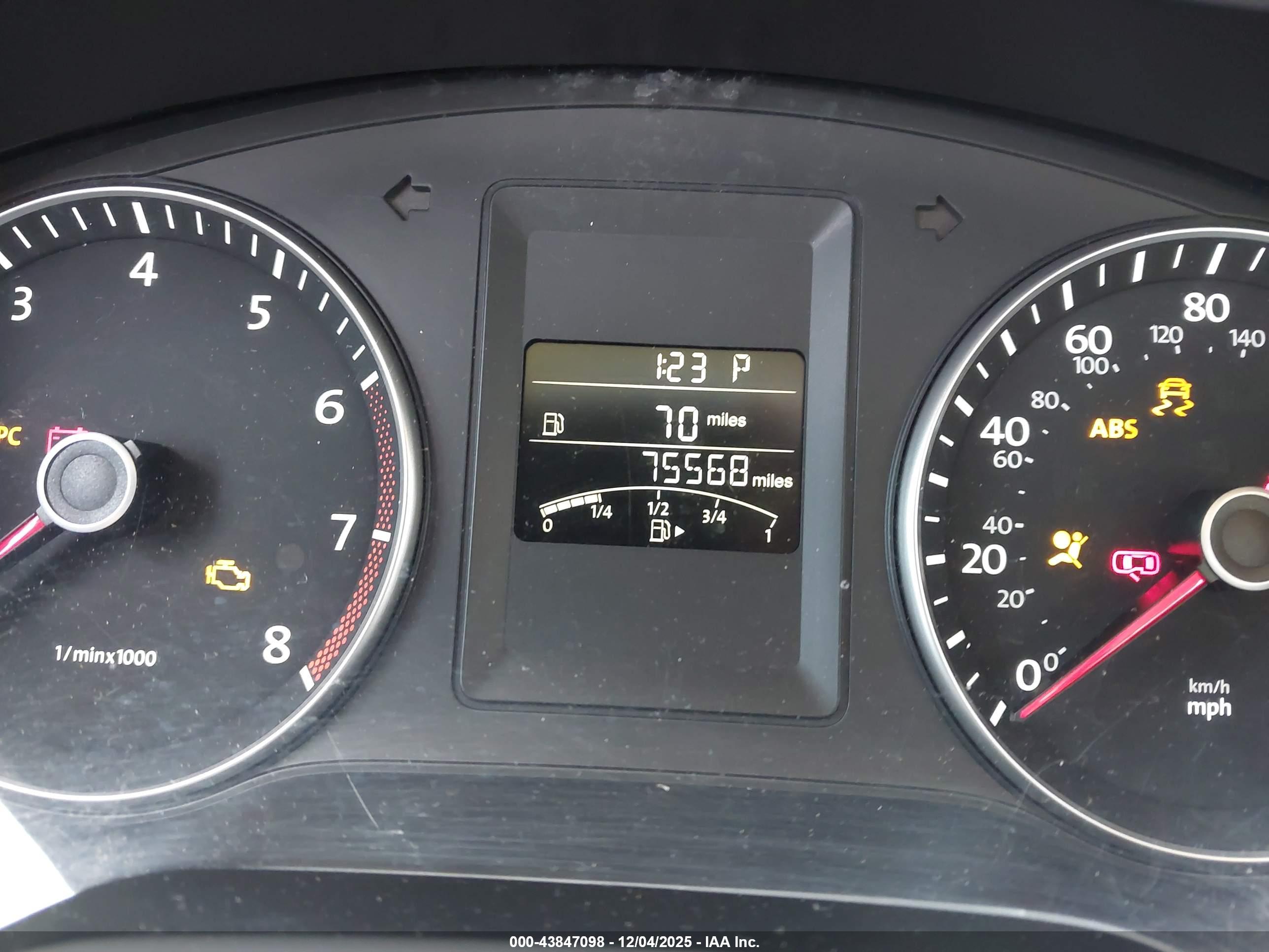 VOLKSWAGEN JETTA image 7