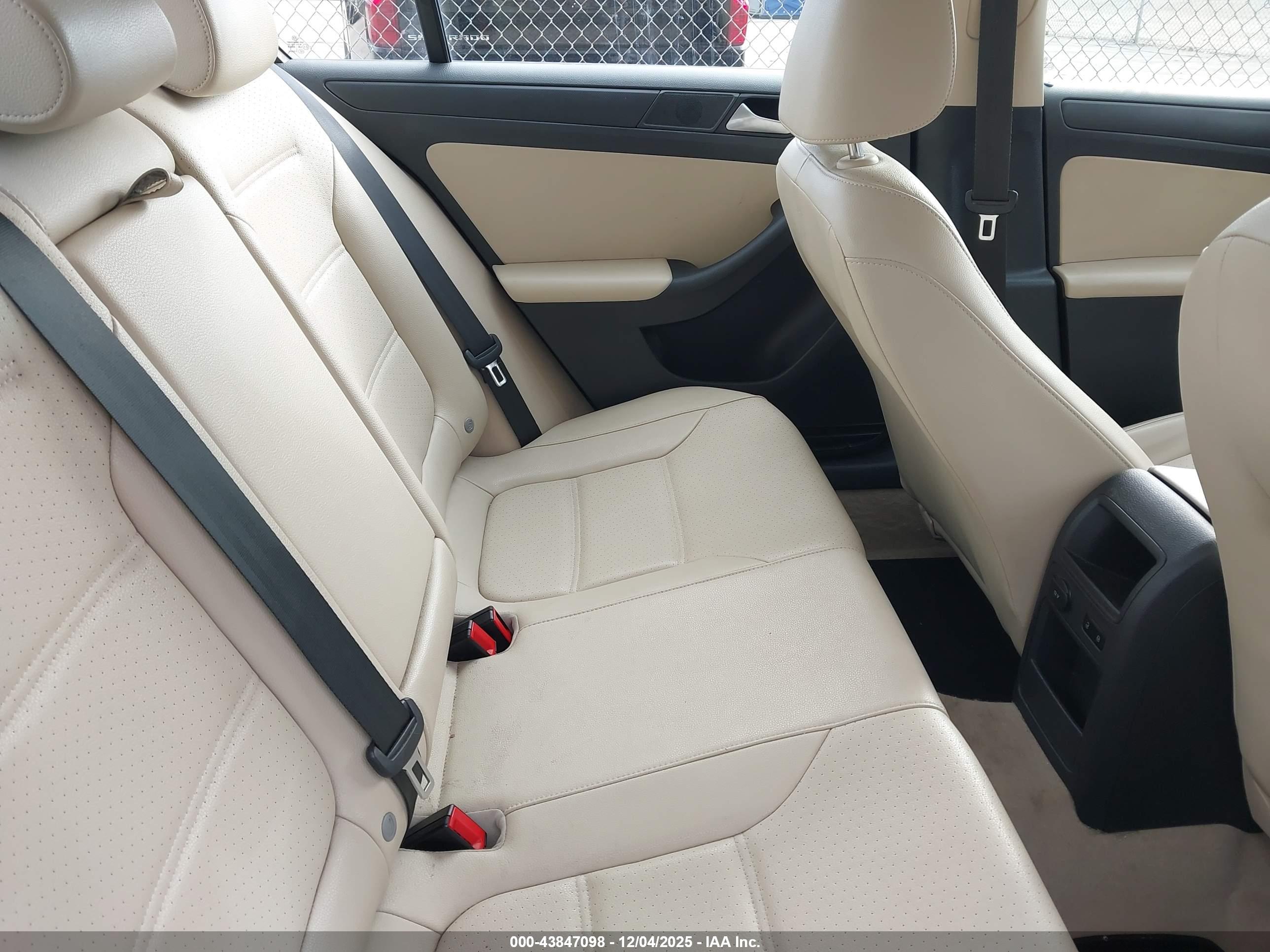 VOLKSWAGEN JETTA image 8