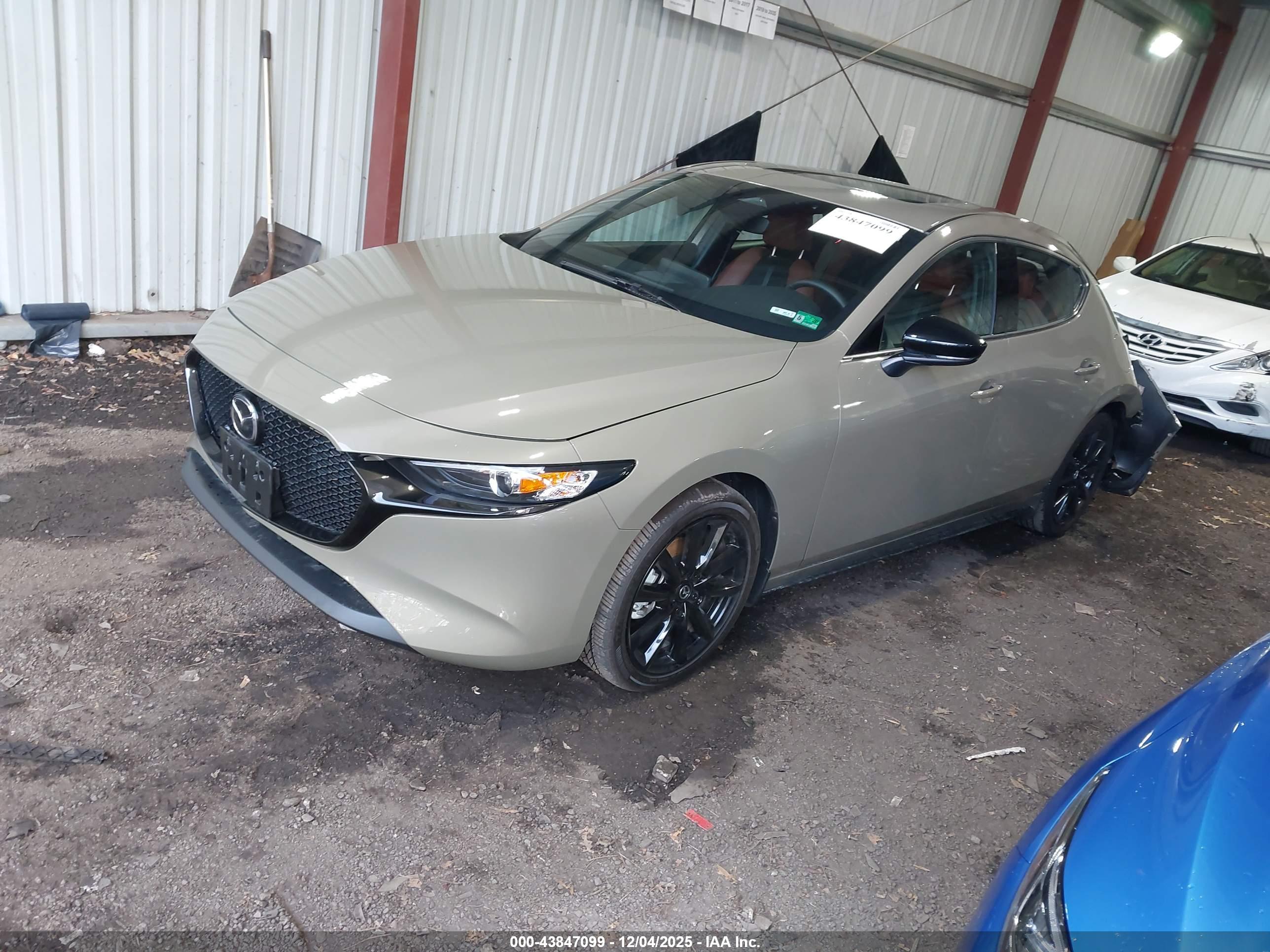 MAZDA MAZDA3 image 2