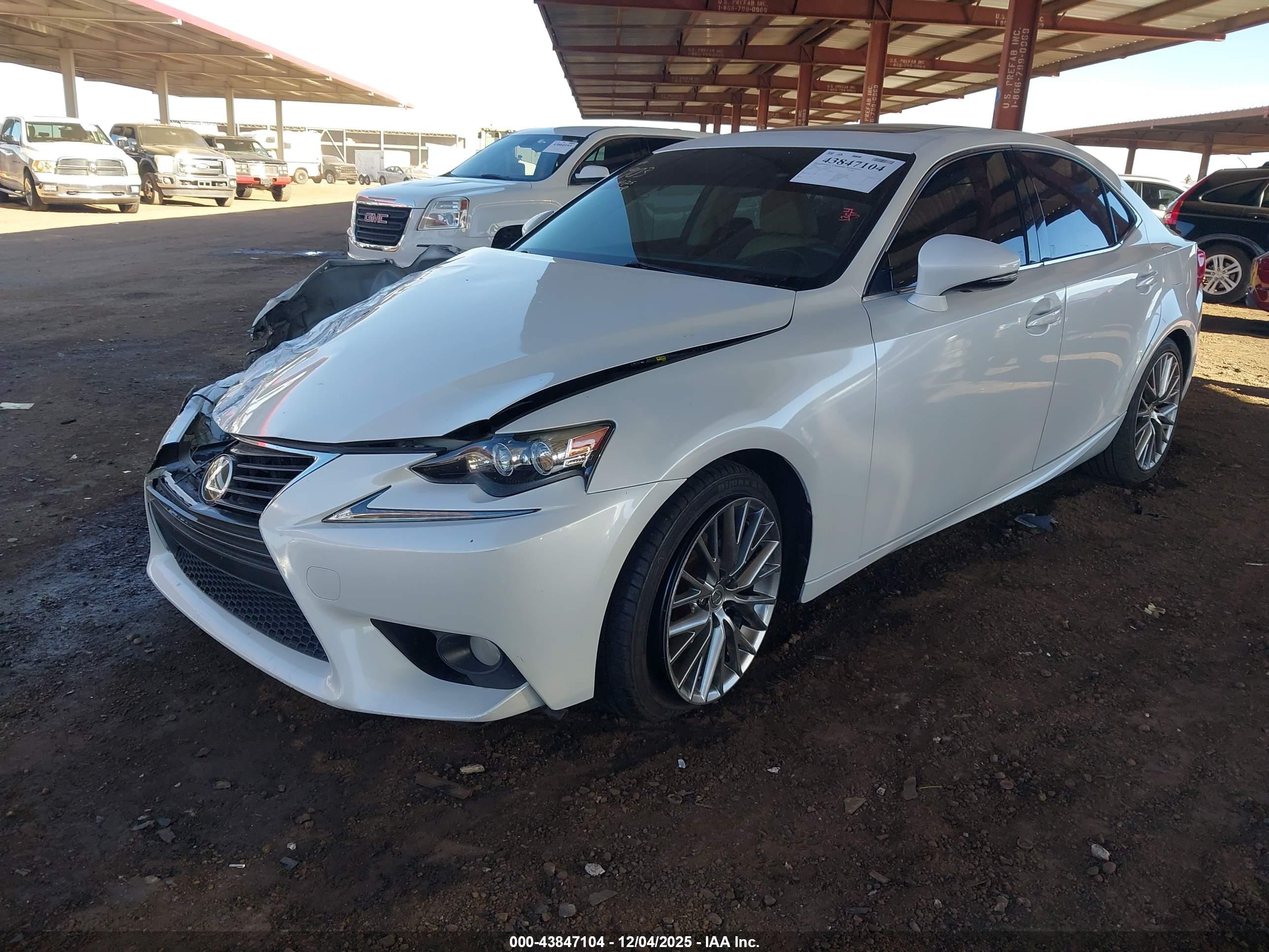 LEXUS IS image 2
