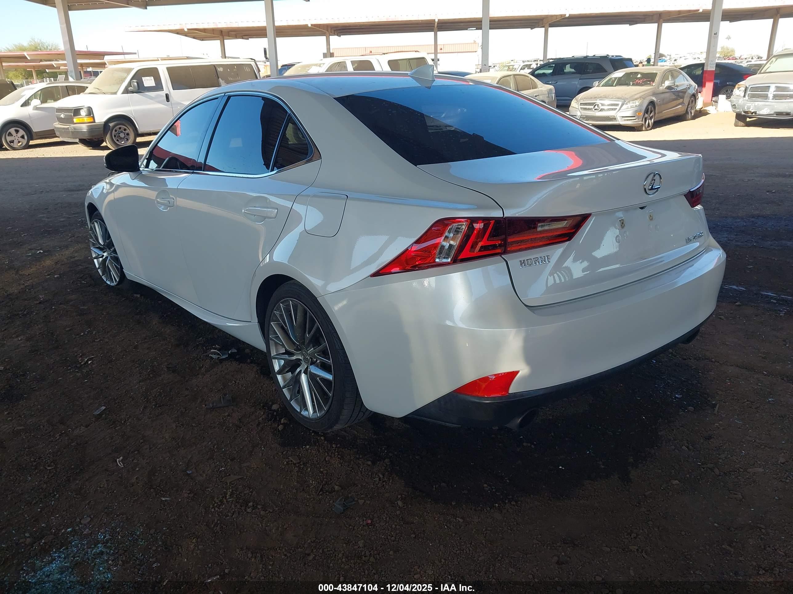 LEXUS IS image 3