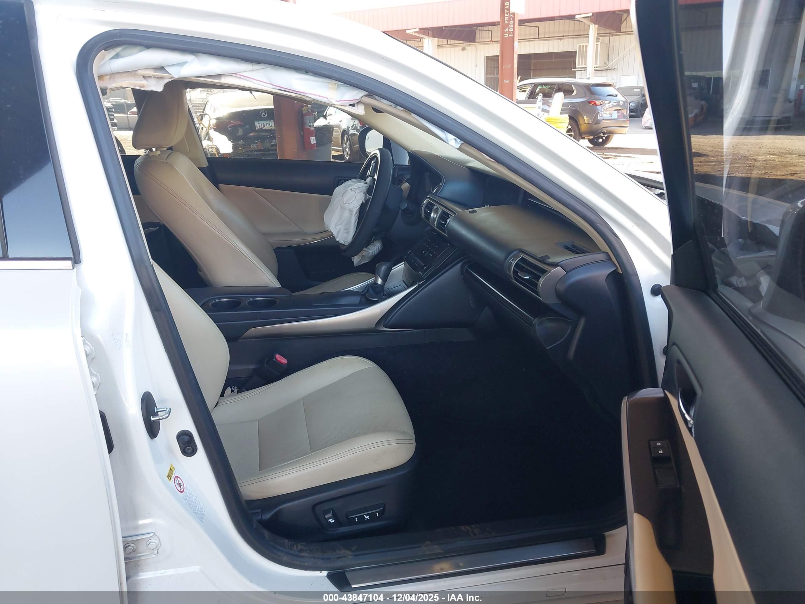 LEXUS IS image 5
