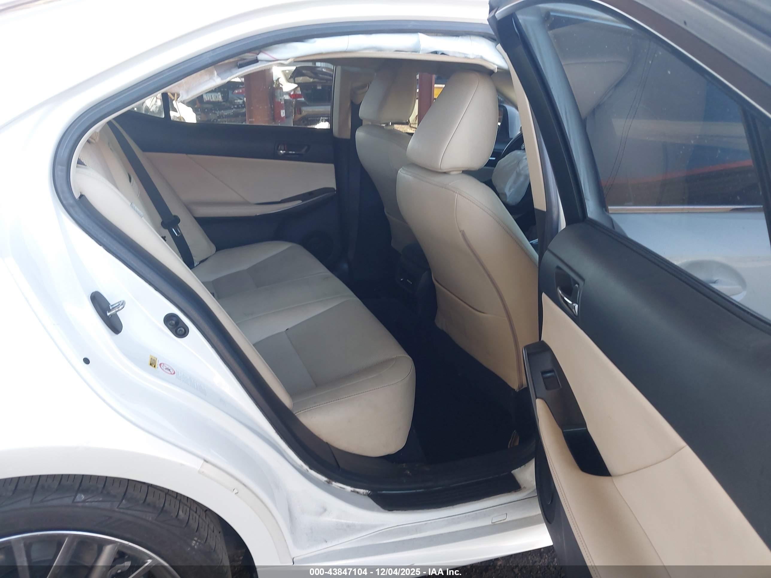 LEXUS IS image 8