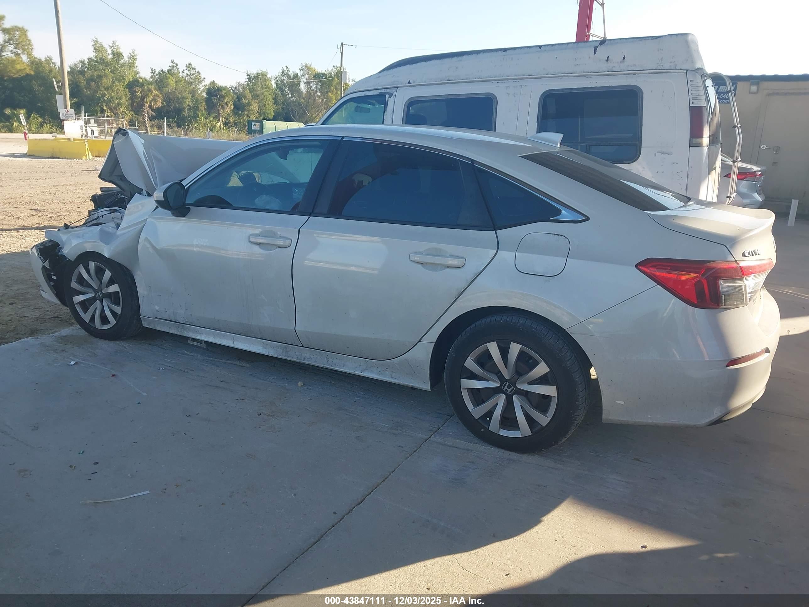 HONDA CIVIC image 3