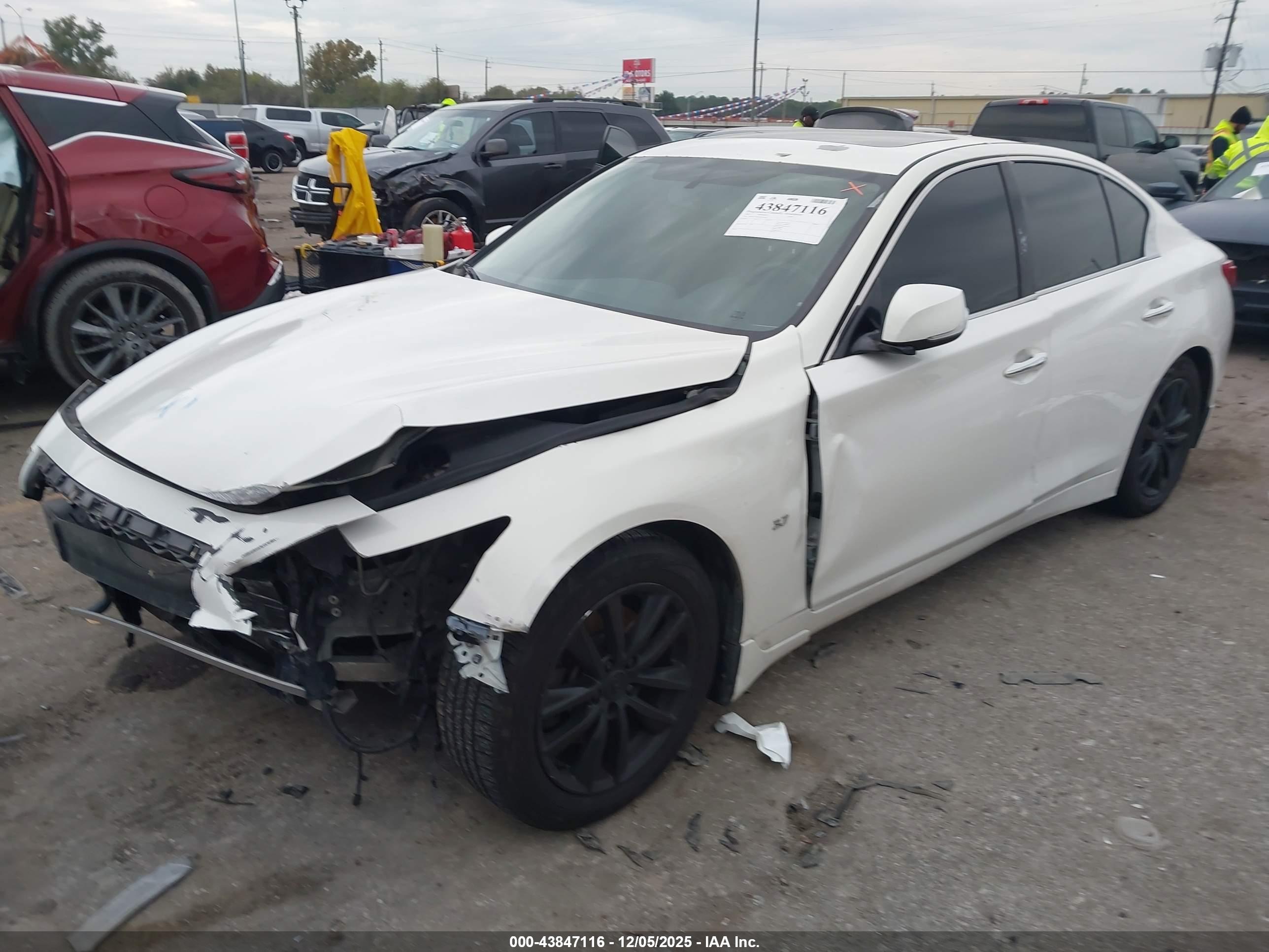 INFINITI Q50 image 2
