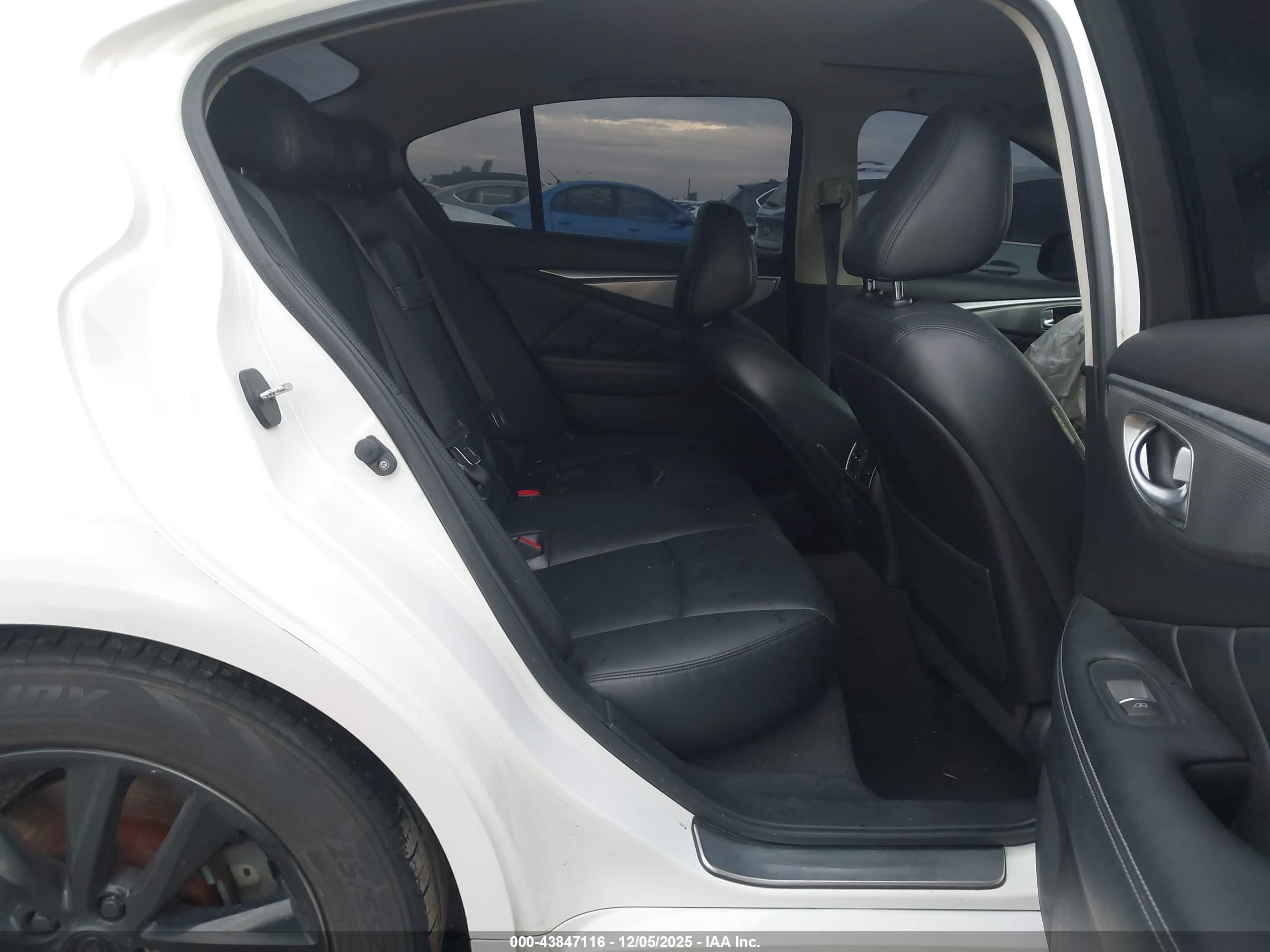 INFINITI Q50 image 8