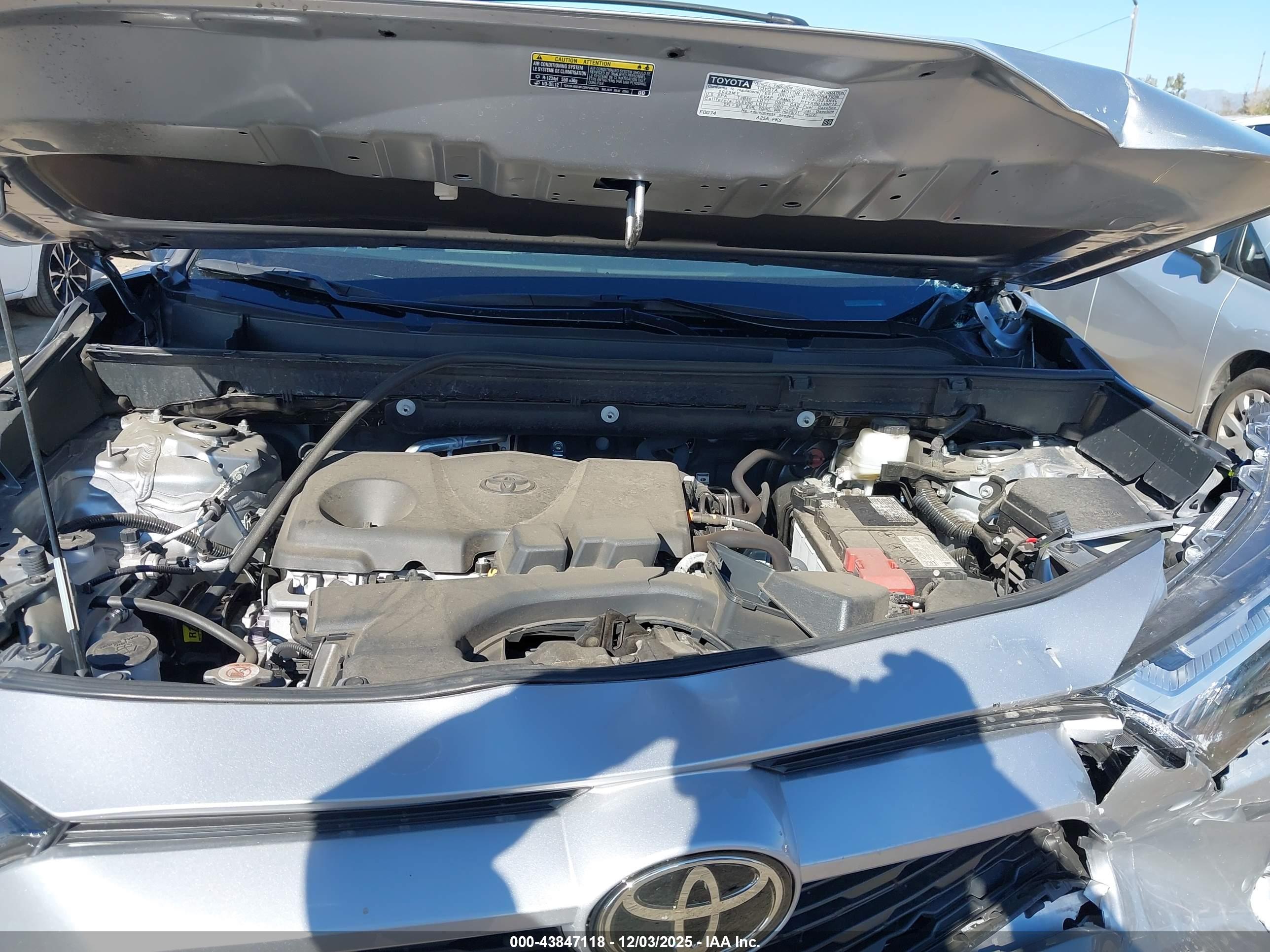 TOYOTA RAV4 image 10