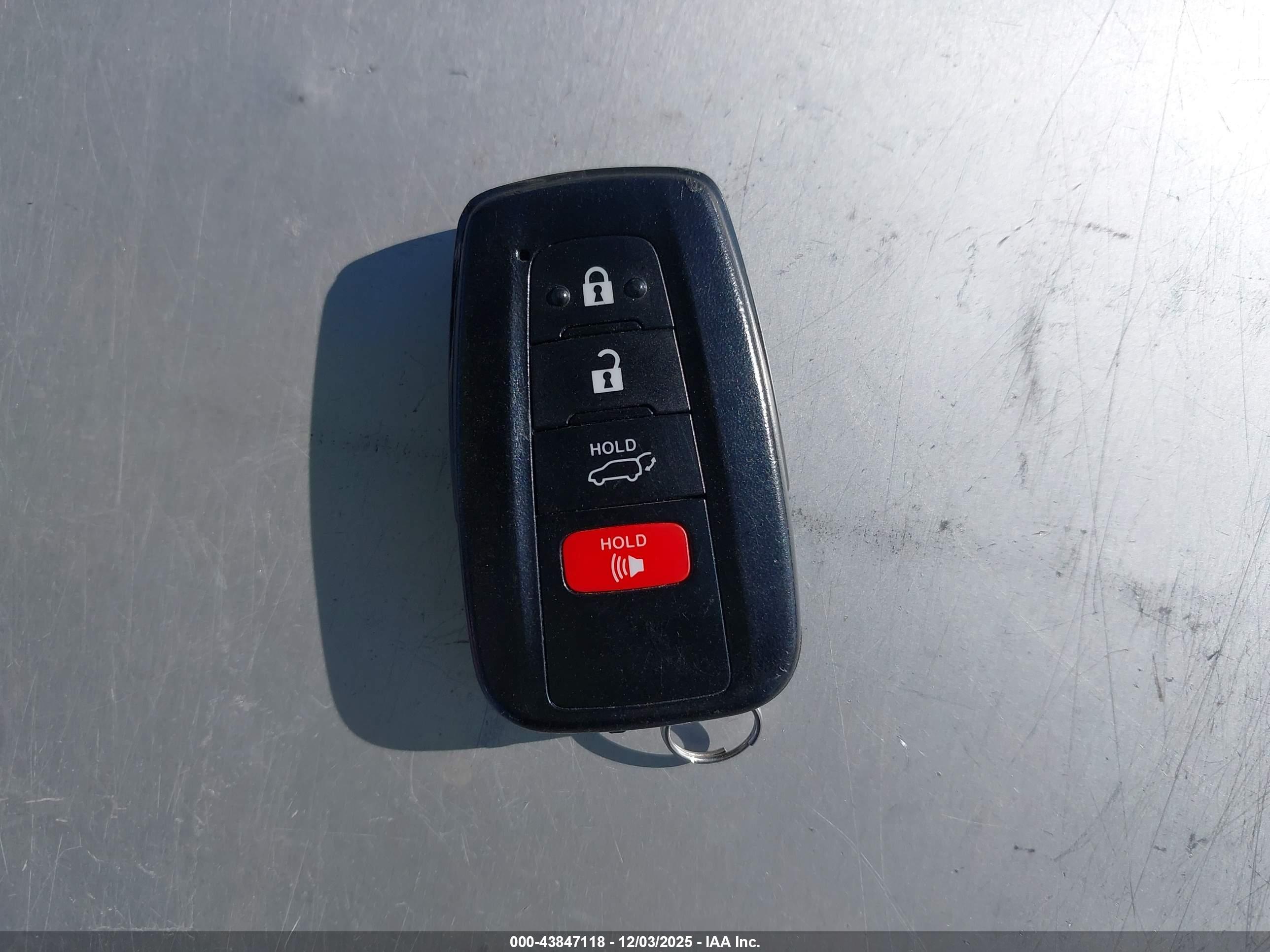 TOYOTA RAV4 image 11