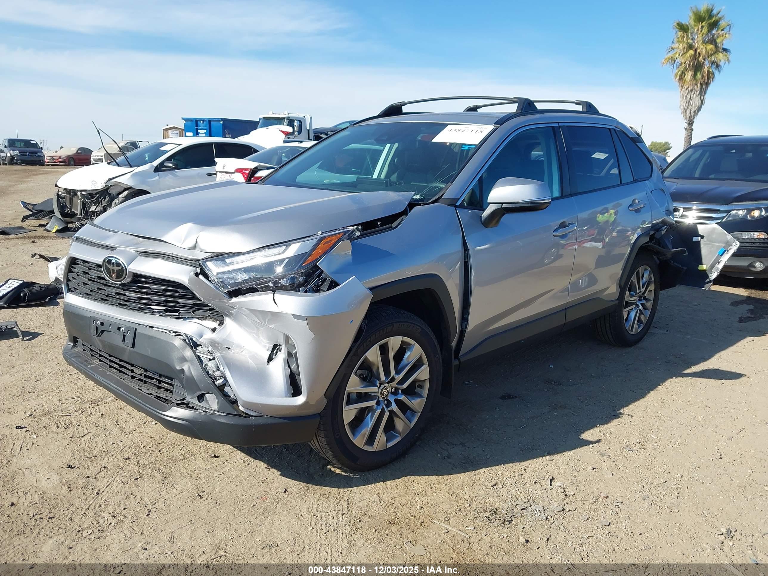 TOYOTA RAV4 image 2