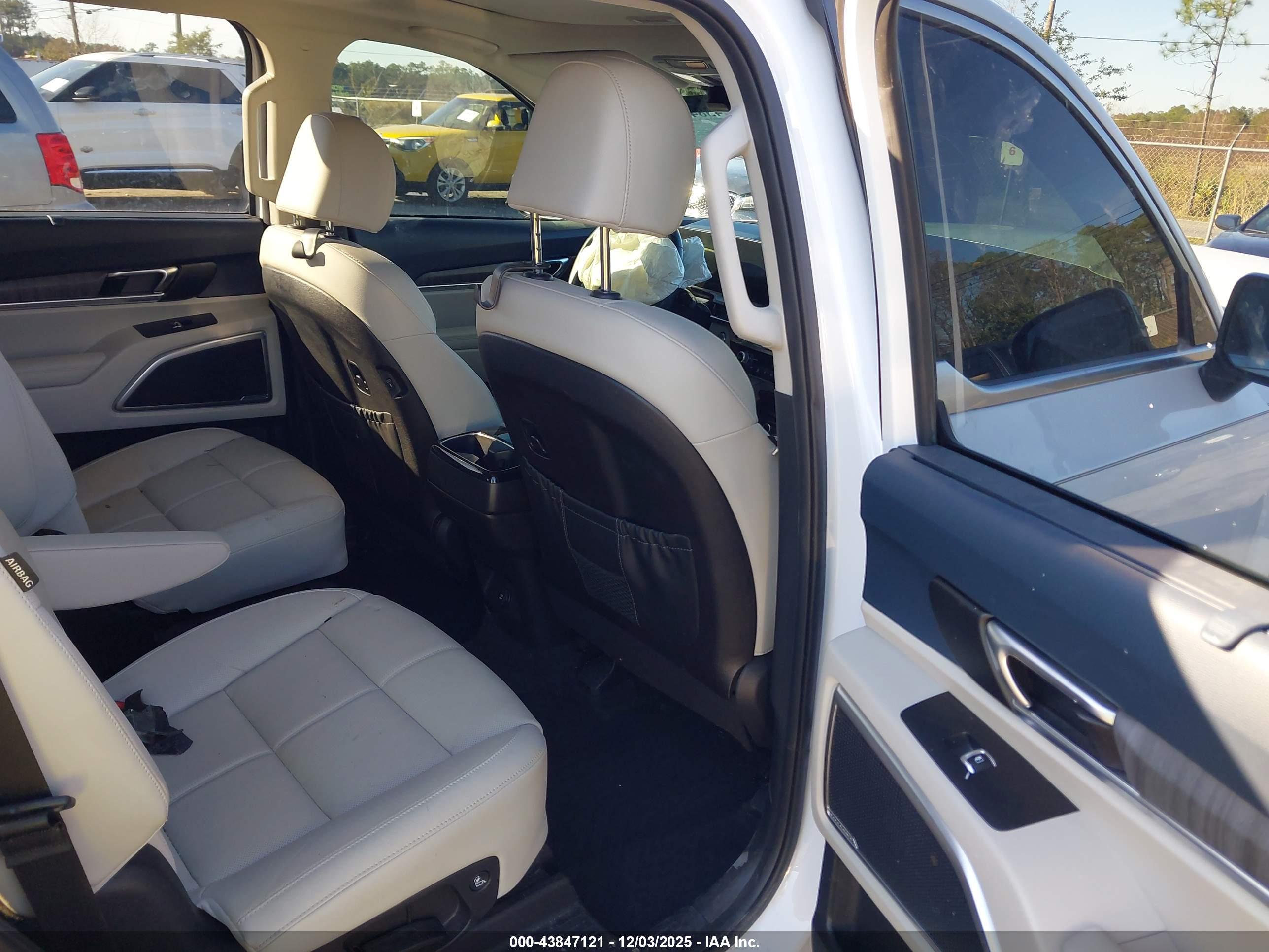 KIA TELLURIDE image 8