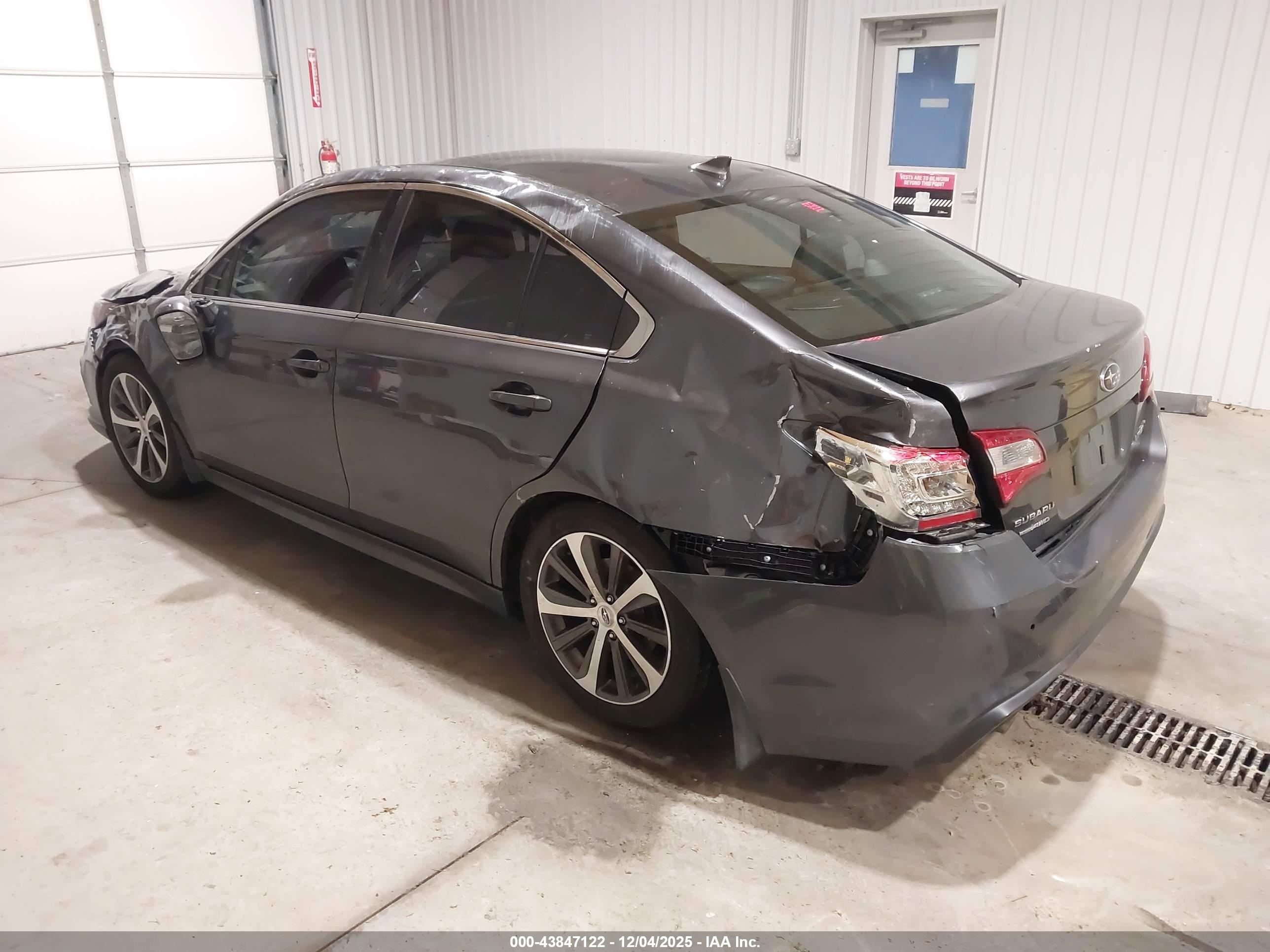 SUBARU LEGACY image 3
