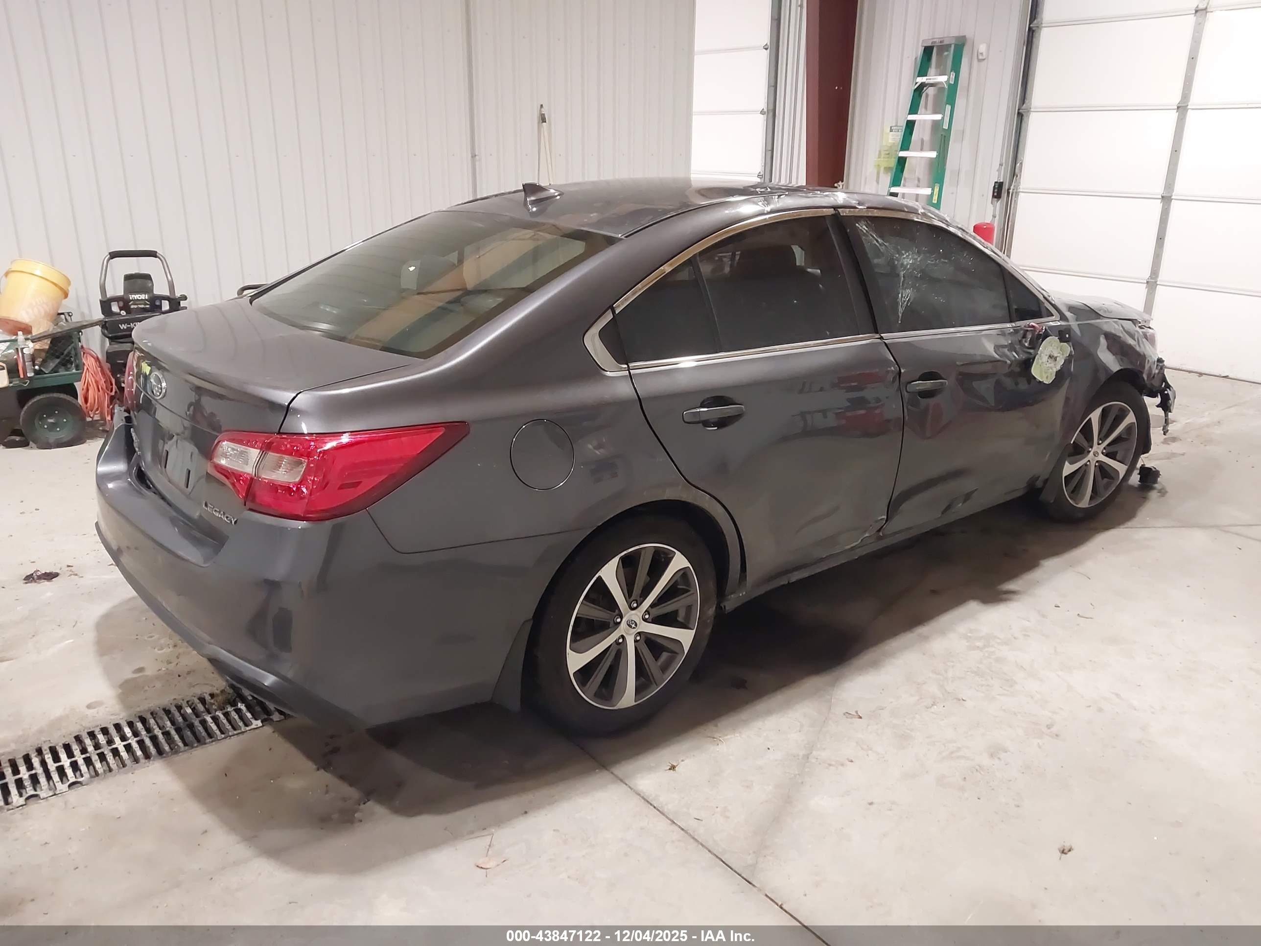 SUBARU LEGACY image 4