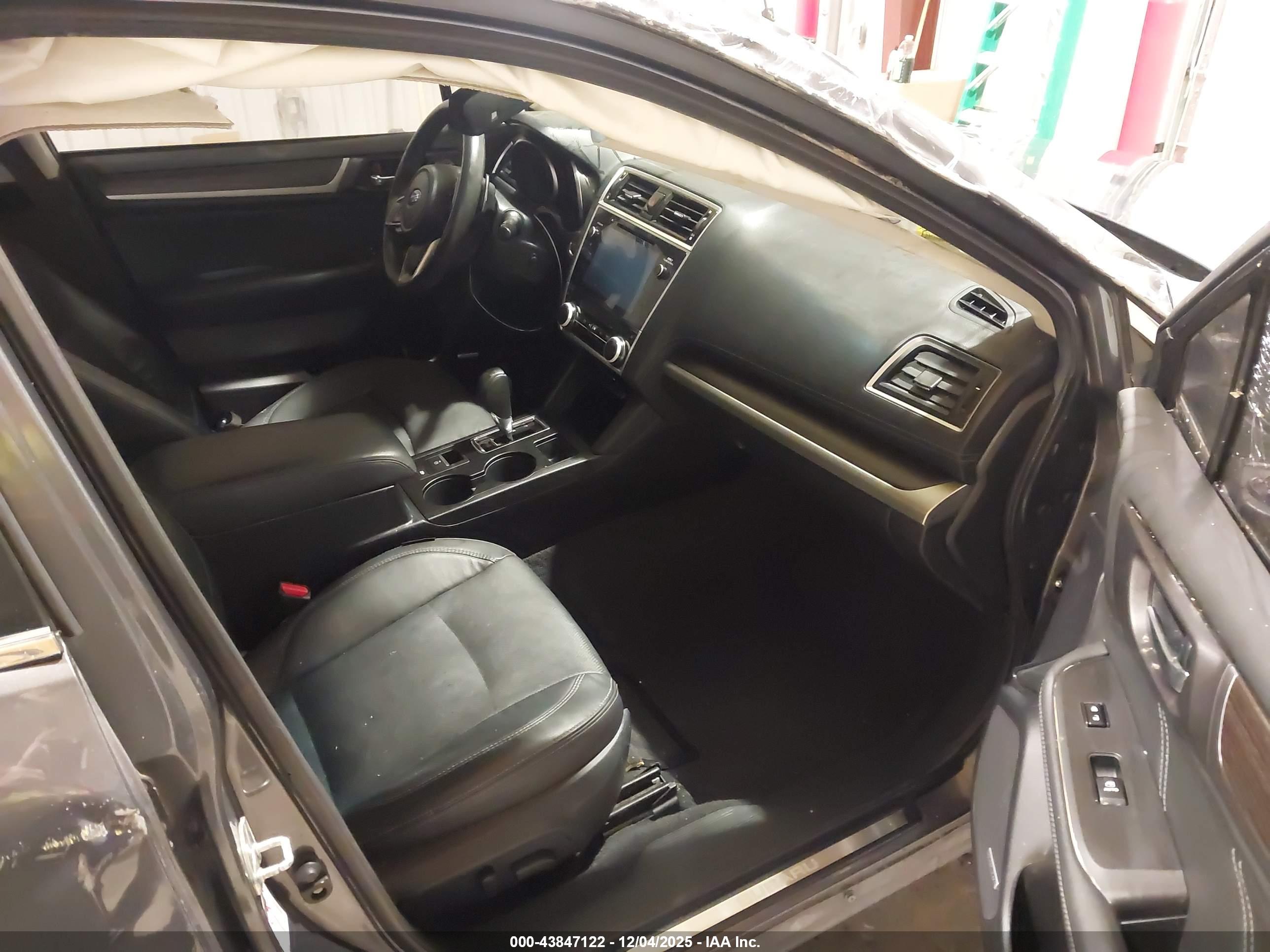 SUBARU LEGACY image 5