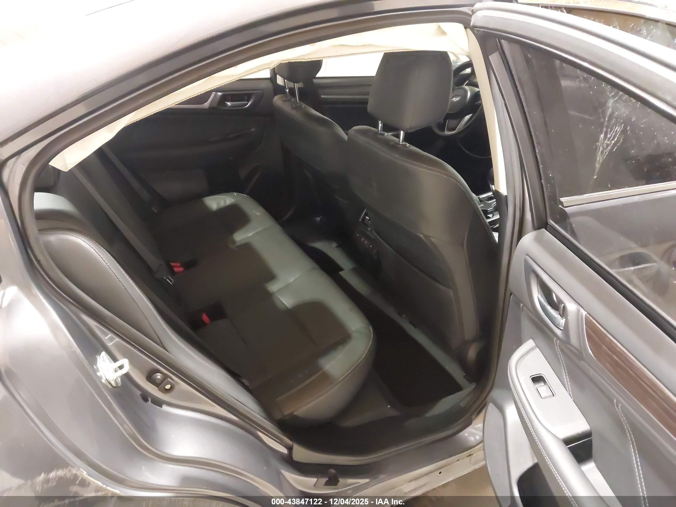 SUBARU LEGACY image 8